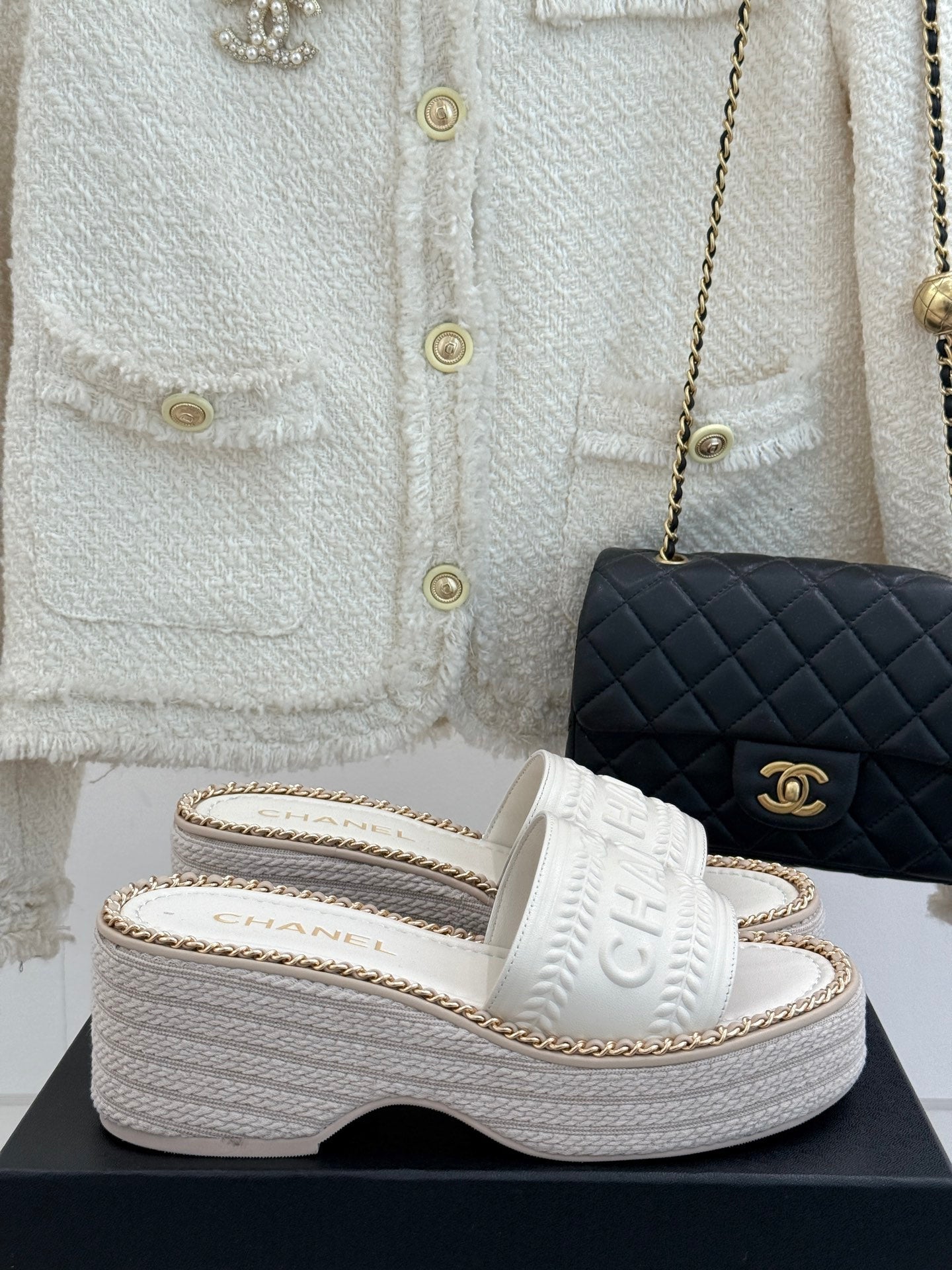 THICK SOLE WEDGE SLIPPERS IN WHITE CALFSKIN - 35