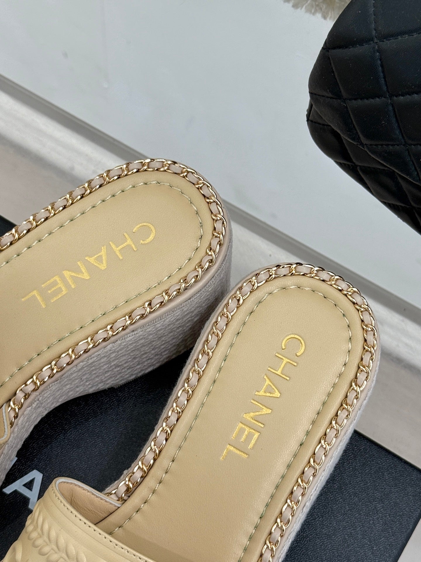 THICK SOLE WEDGE SLIPPERS IN BISQUE BEIGE CALFSKIN - 35