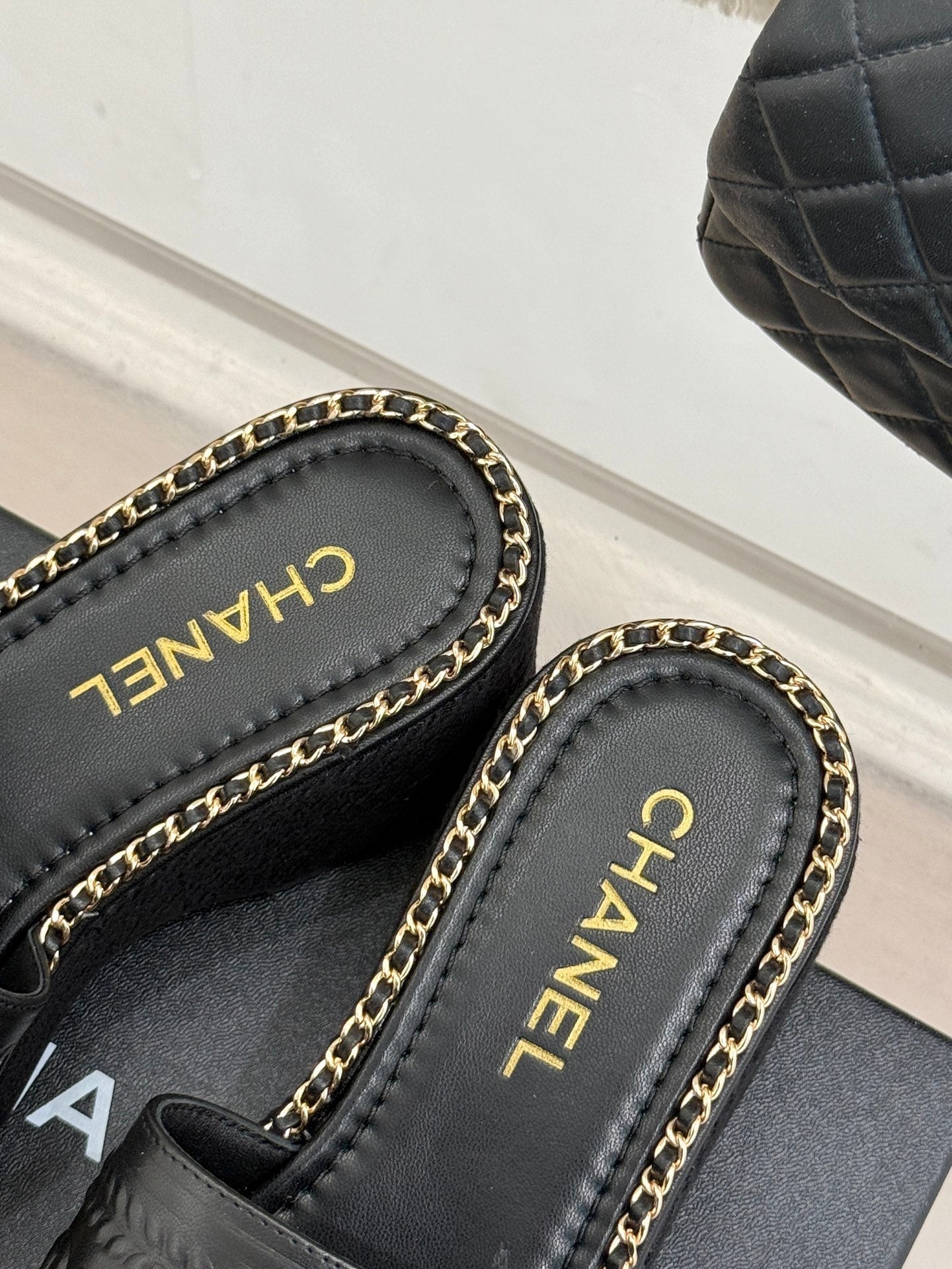 THICK SOLE WEDGE SLIPPERS IN BLACK CALFSKIN - 35