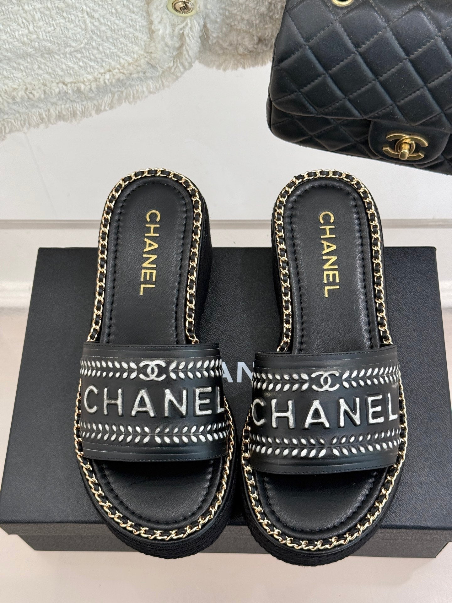 THICK SOLE WEDGE SLIPPERS IN BLACK MIX WHITE CALFSKIN - 35