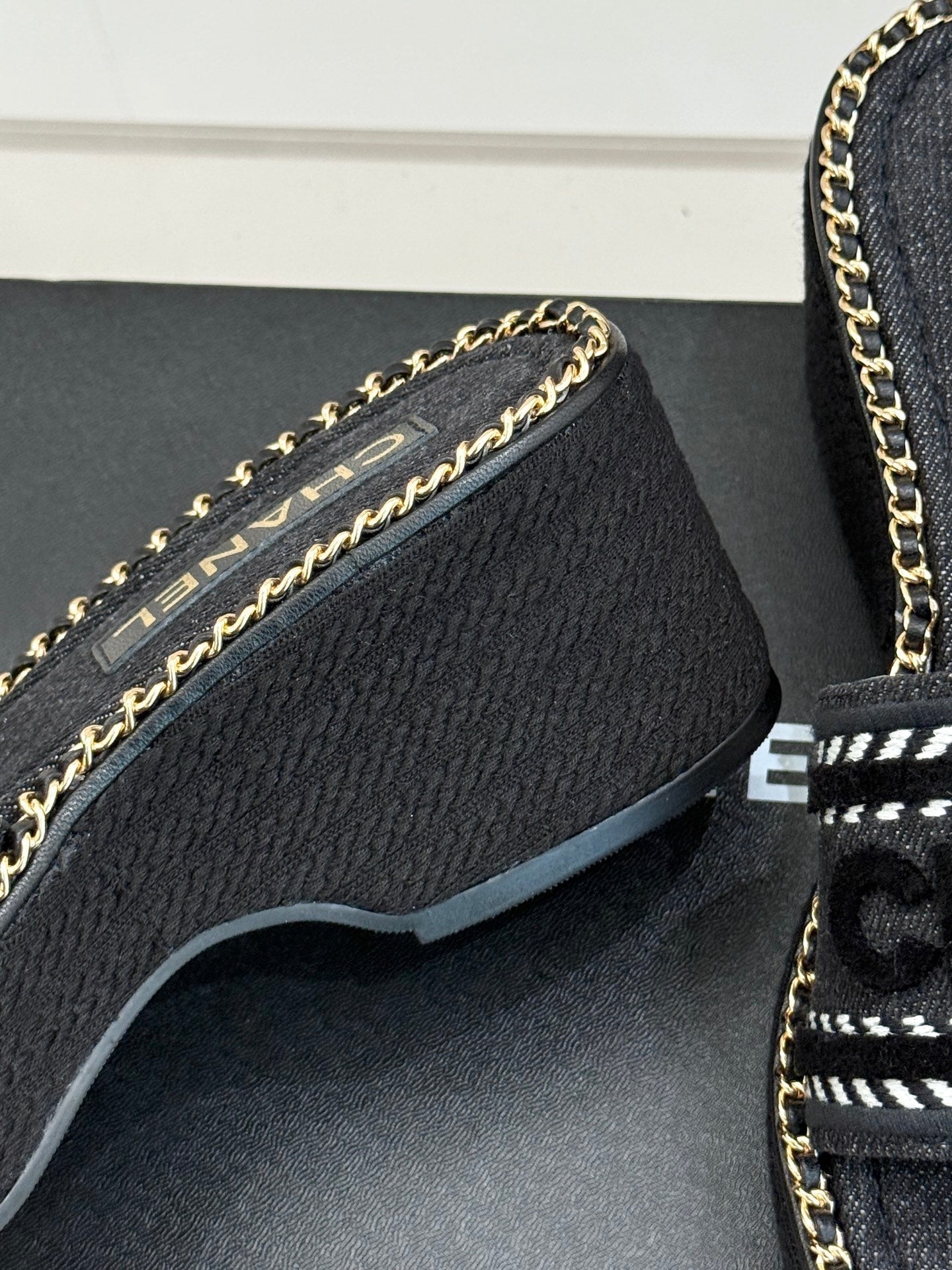 THICK SOLE WEDGE SLIPPERS IN BLACK DENIM FABRIC - 35