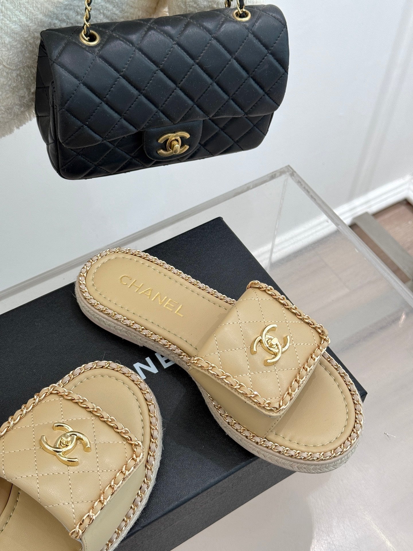FLAT CHAIN HEART SLIPPER IN BISQUE BEIGE LAMBSKIN - 35