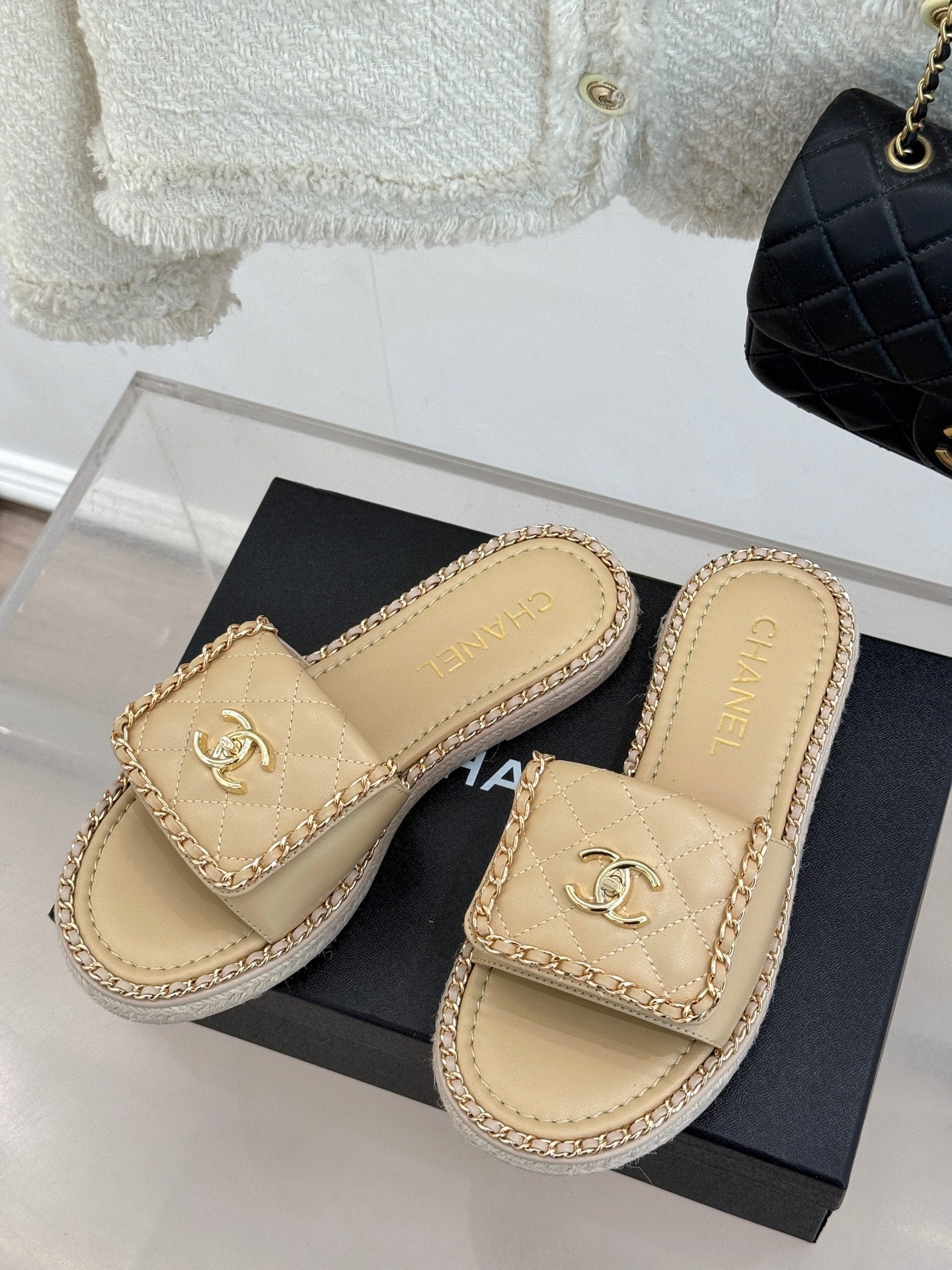 FLAT CHAIN HEART SLIPPER IN BISQUE BEIGE LAMBSKIN - 35