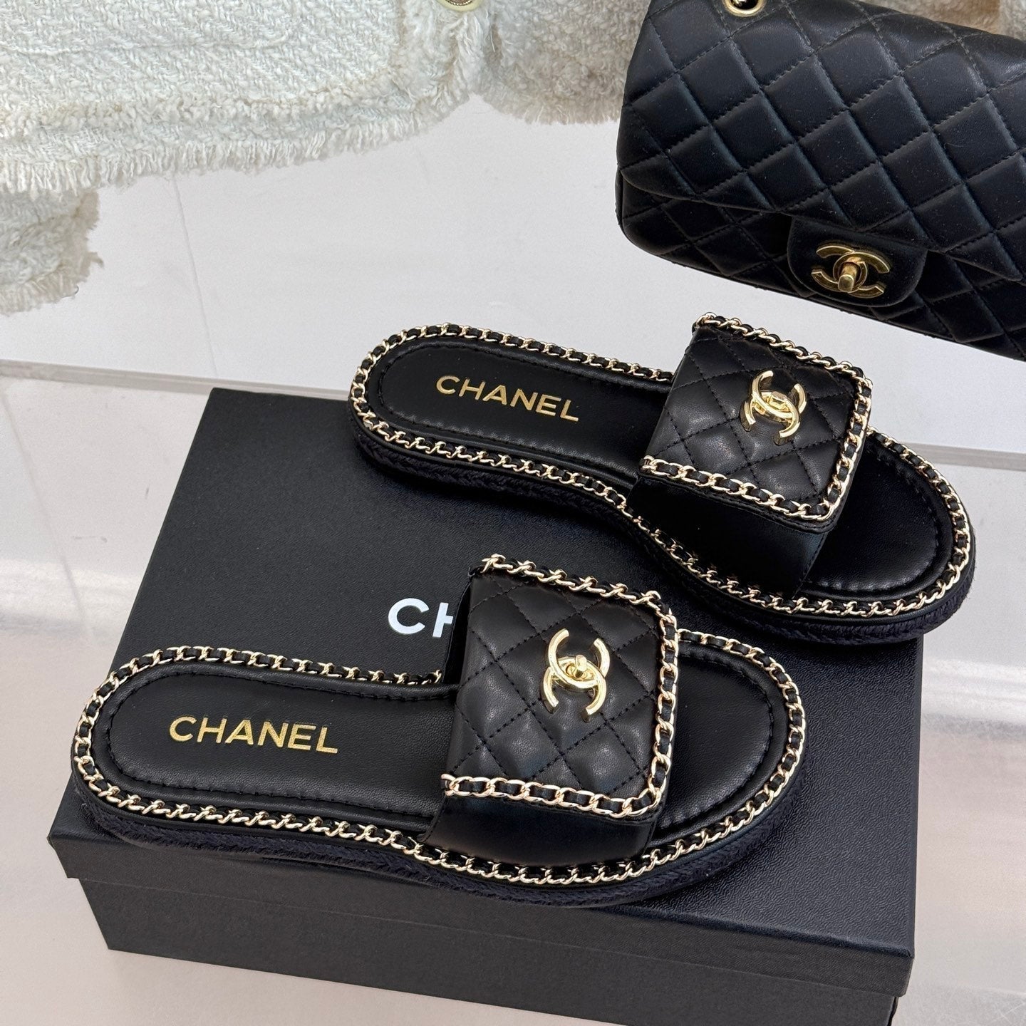 FLAT CHAIN HEART SLIPPER IN BLACK LAMBSKIN - 35