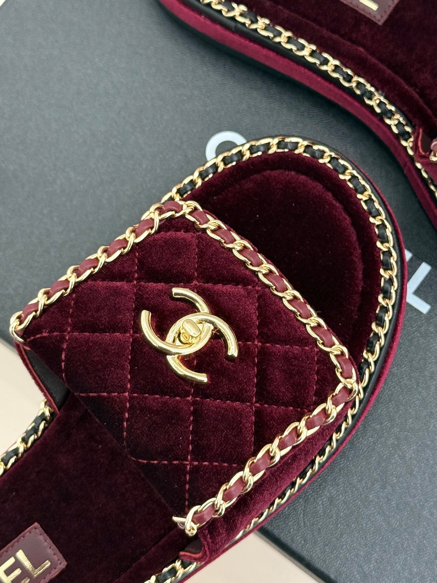 FLAT CHAIN HEART SLIPPER IN PLUM PURPLE VELVET - 35
