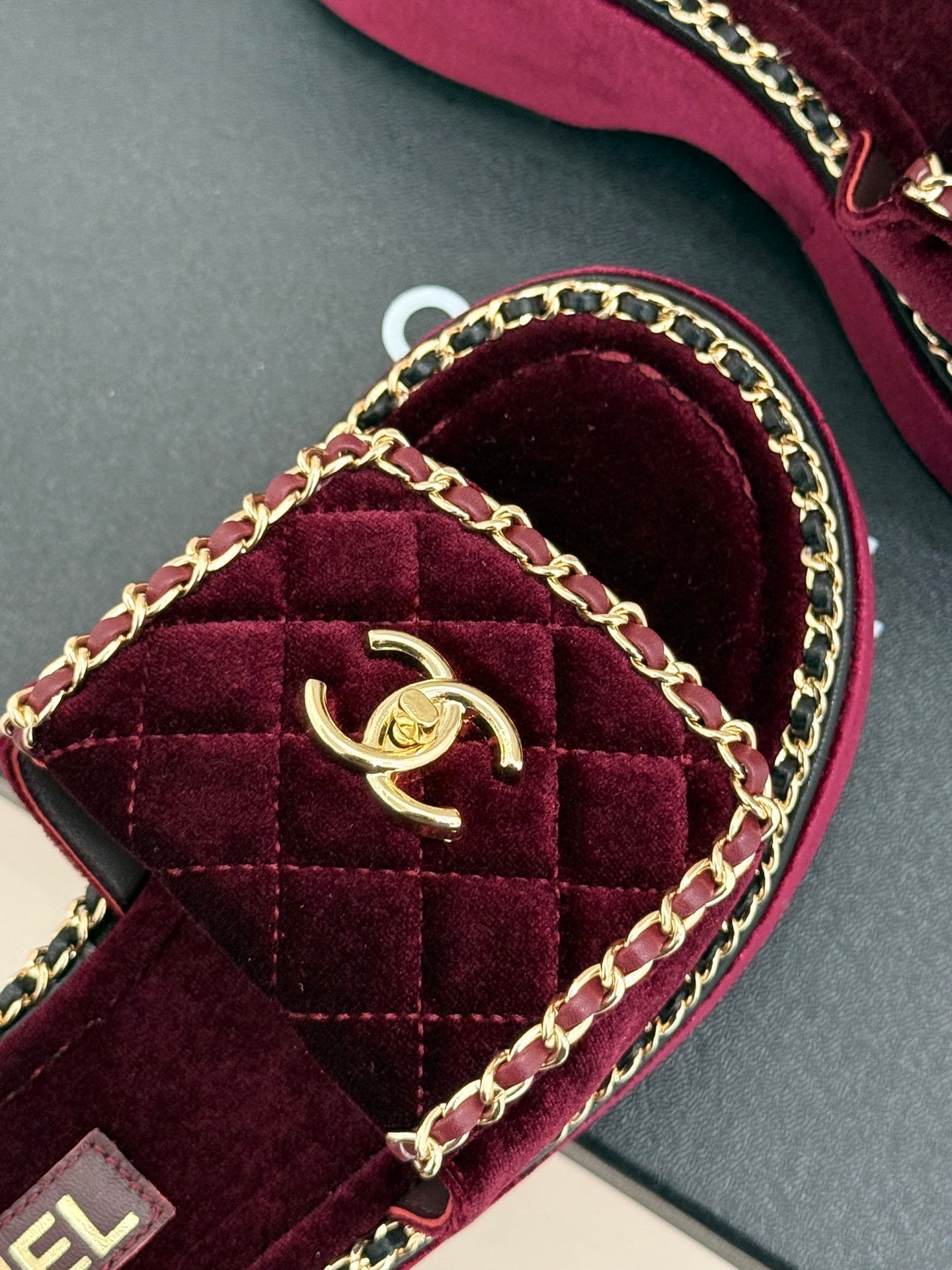 THICK-SOLED CHAIN HEART SLIPPER IN PLUM PURPLE VELVET - 35