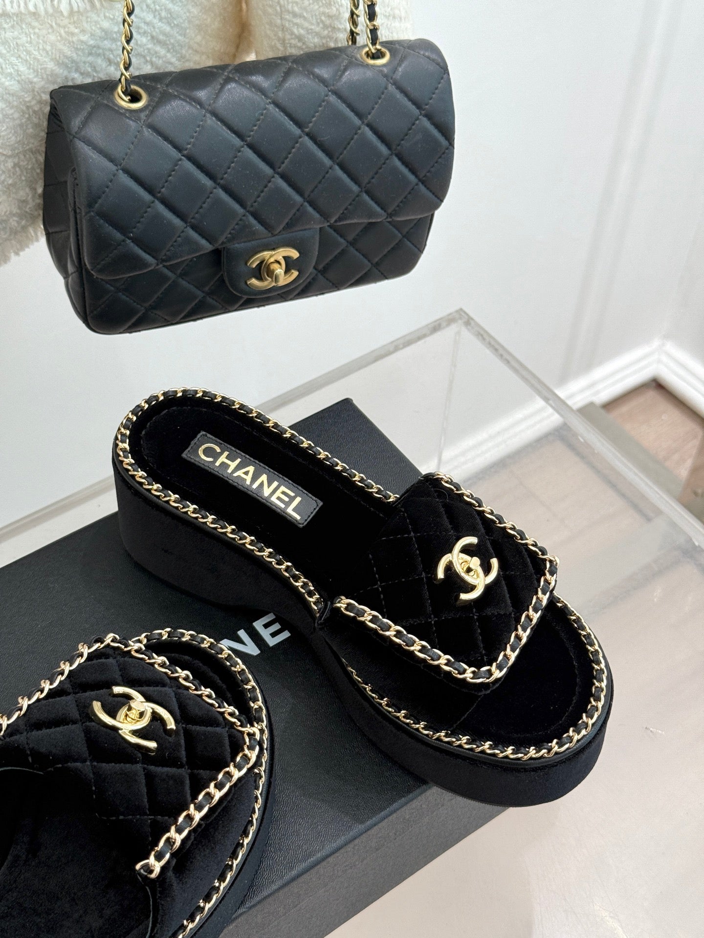 THICK-SOLED CHAIN HEART SLIPPER IN BLACK VELVET - 35