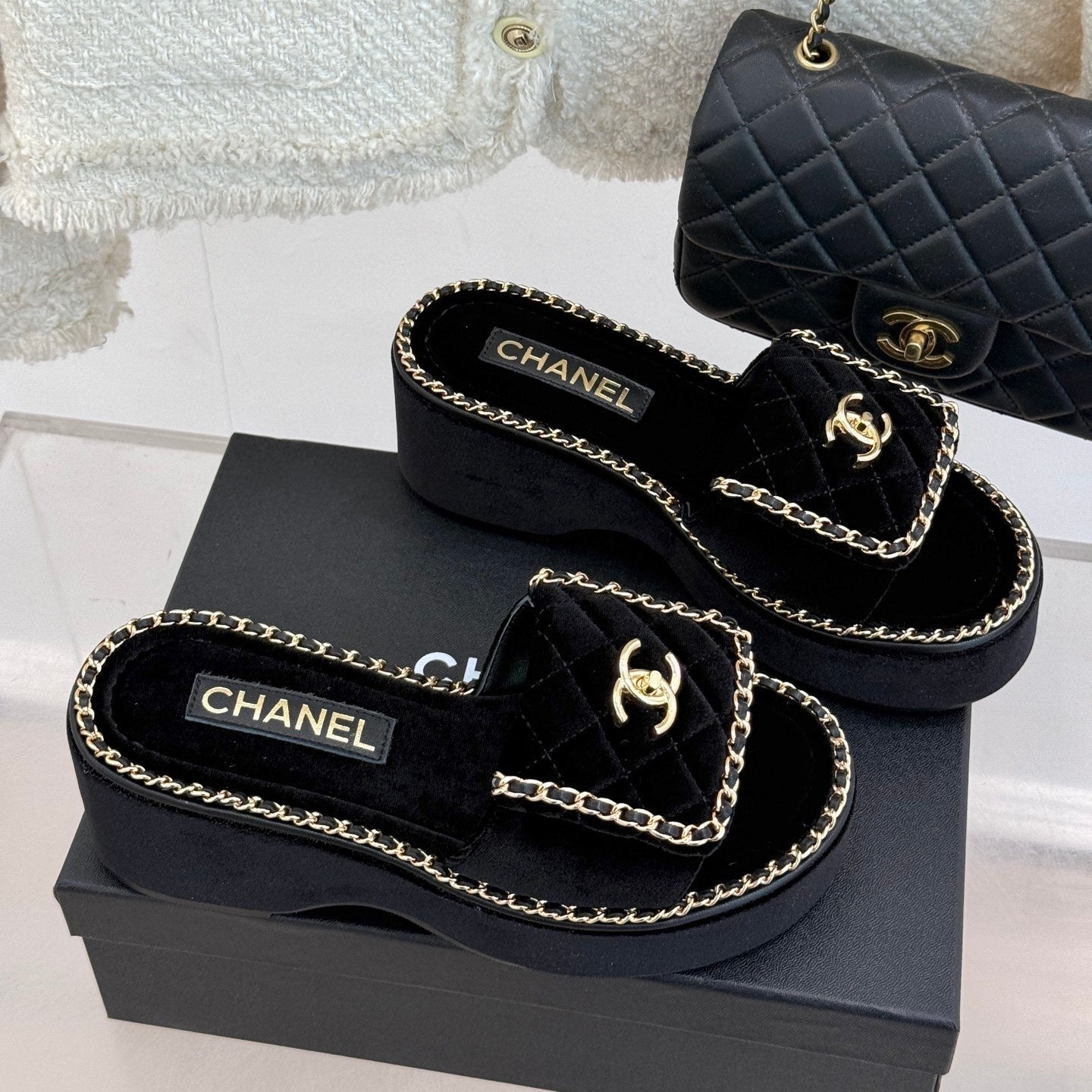 THICK-SOLED CHAIN HEART SLIPPER IN BLACK VELVET - 35