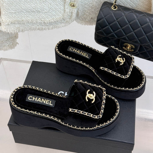 THICK-SOLED CHAIN HEART SLIPPER IN BLACK VELVET - 35