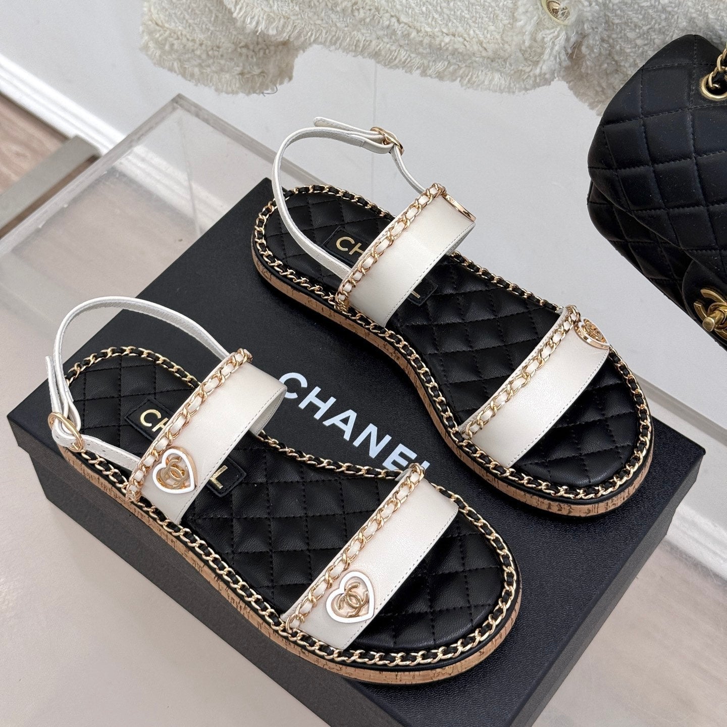 FLAT CHAIN HEART SANDAL IN WHITE LAMBSKIN - 35