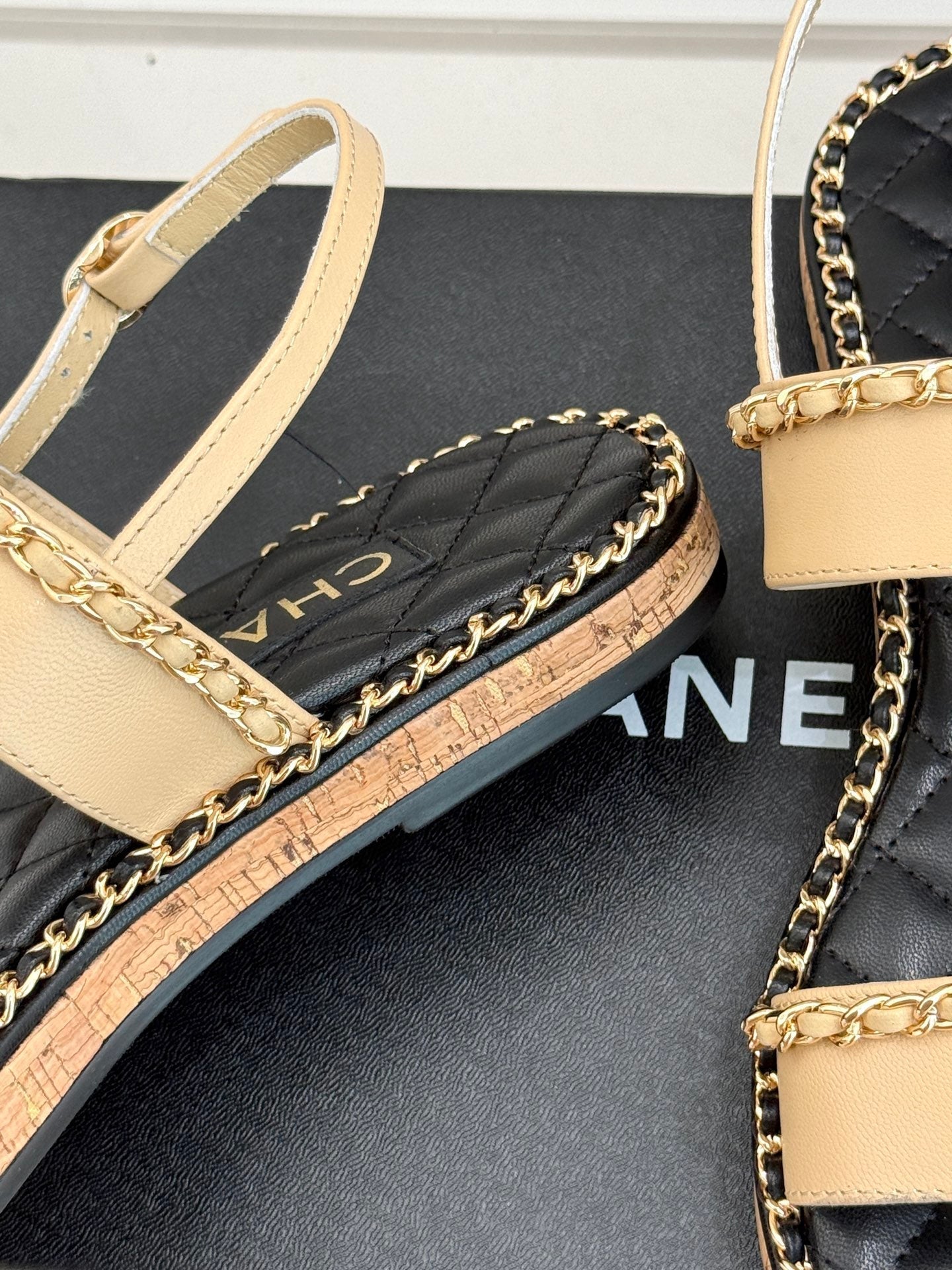 FLAT CHAIN HEART SANDAL IN BISQUE BEIGE LAMBSKIN - 35