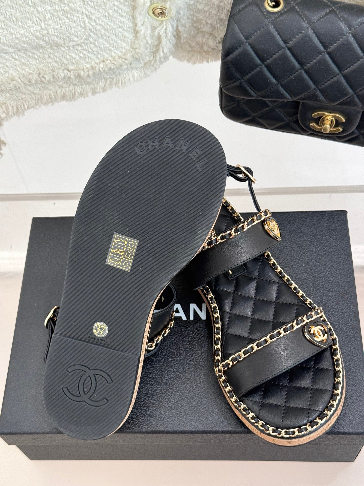 FLAT CHAIN HEART SANDAL IN BLACK LAMBSKIN - 35