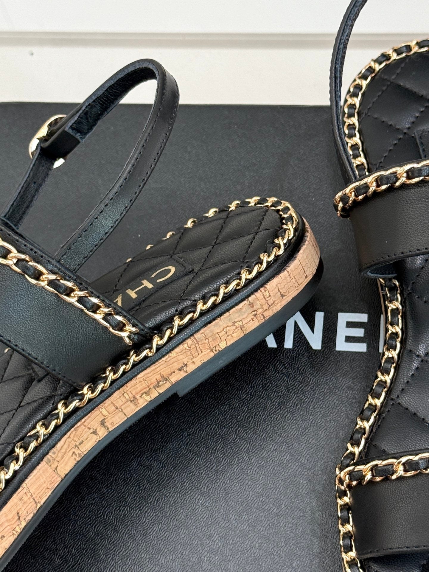 FLAT CHAIN HEART SANDAL IN BLACK LAMBSKIN - 35