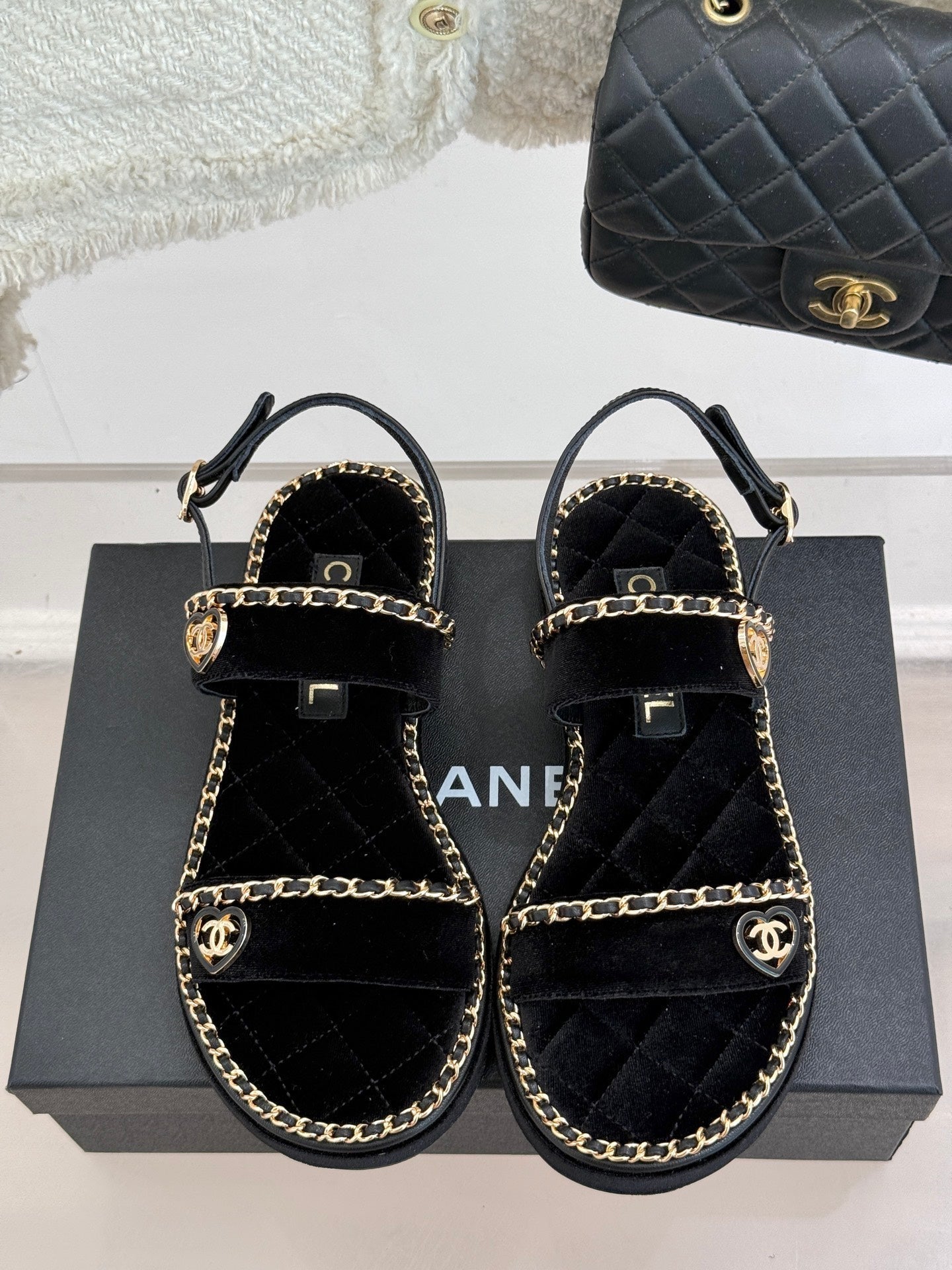 FLAT CHAIN HEART SANDAL IN BLACK VELVET - 35