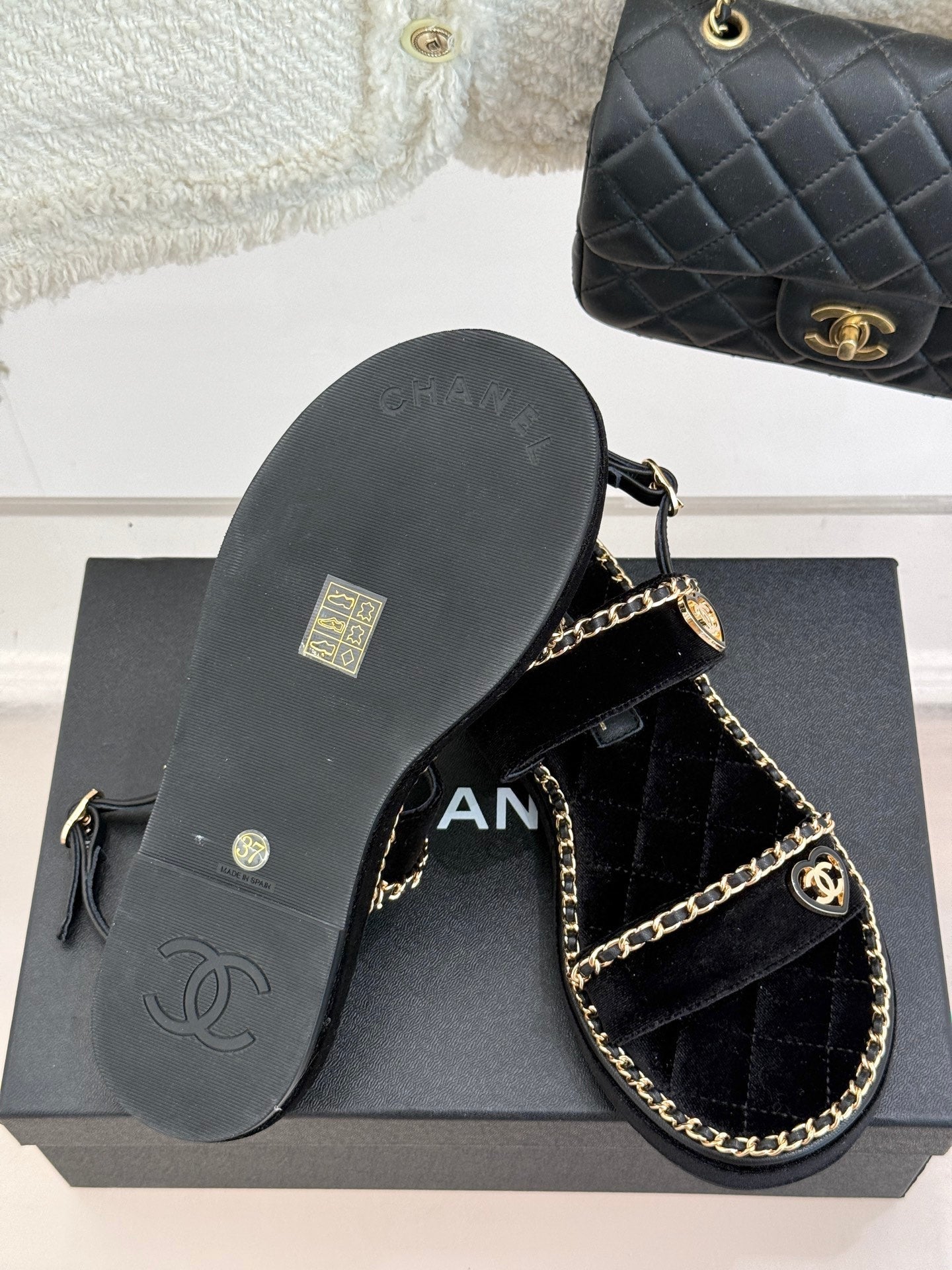 FLAT CHAIN HEART SANDAL IN BLACK VELVET - 35