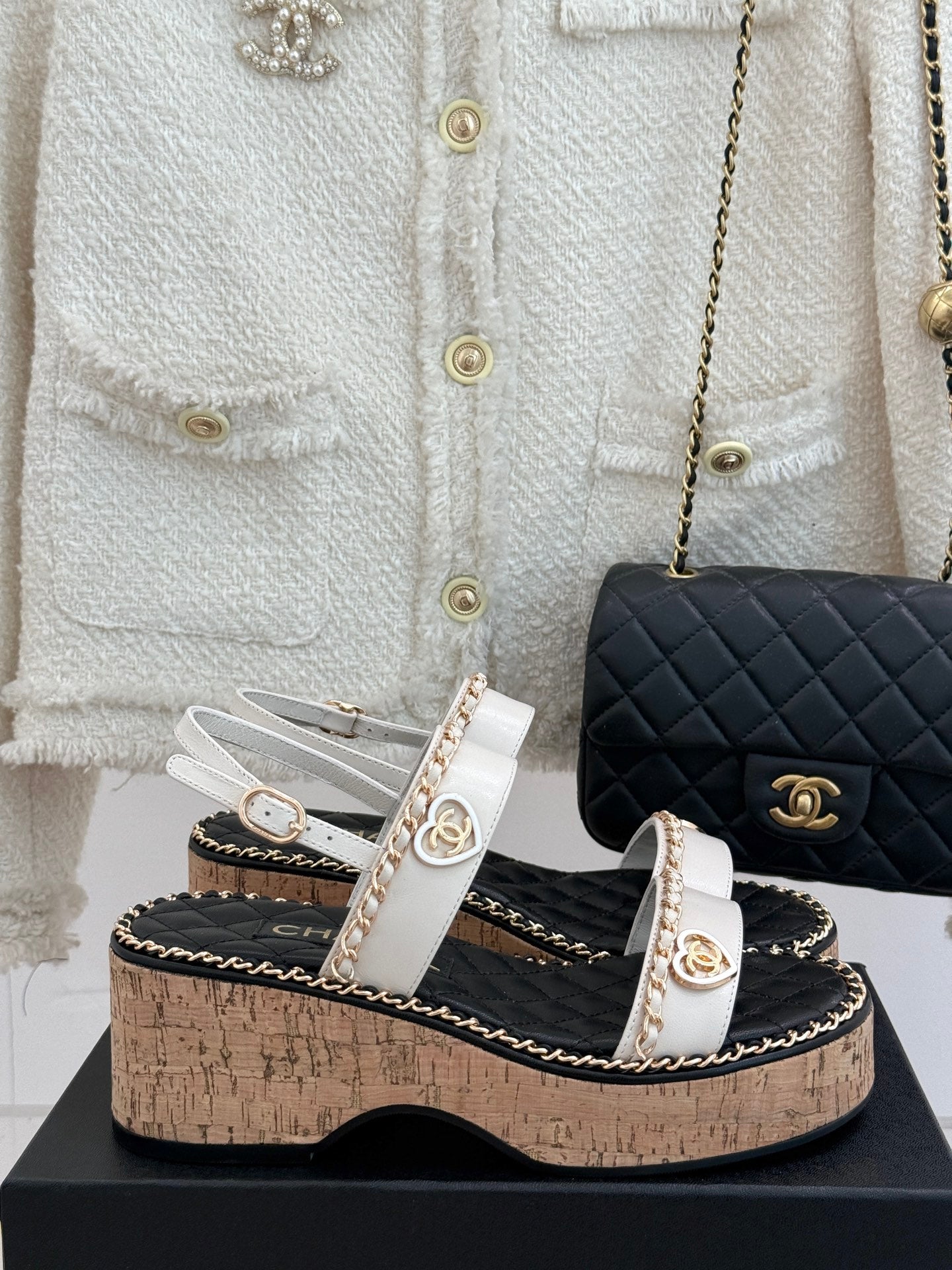 THICK-SOLED CHAIN HEART SANDAL IN WHITE LAMBSKIN - 35