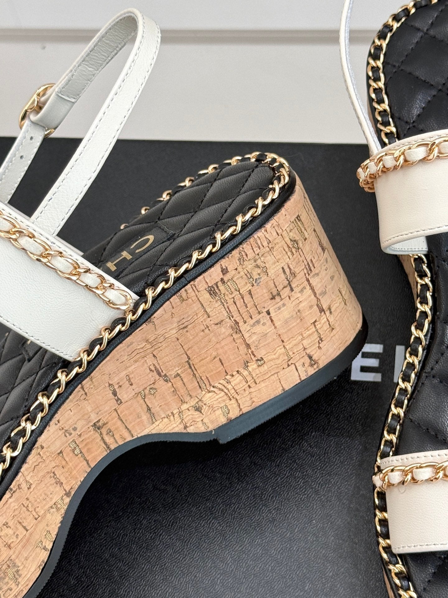 THICK-SOLED CHAIN HEART SANDAL IN WHITE LAMBSKIN - 35