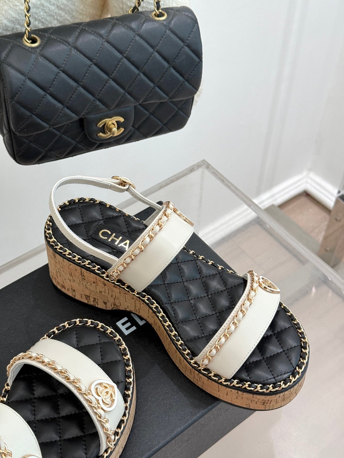 THICK-SOLED CHAIN HEART SANDAL IN WHITE LAMBSKIN - 35