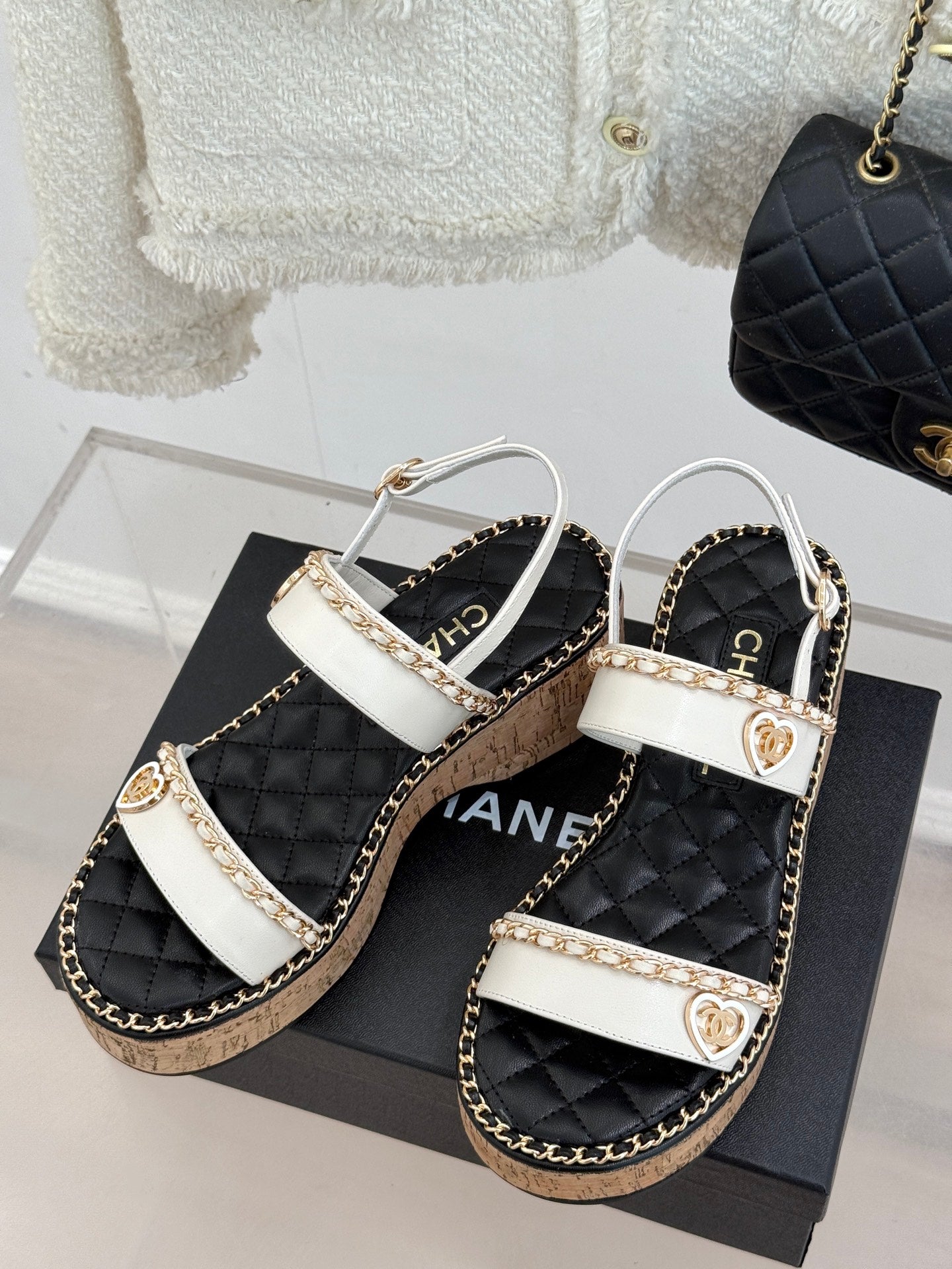 THICK-SOLED CHAIN HEART SANDAL IN WHITE LAMBSKIN - 35