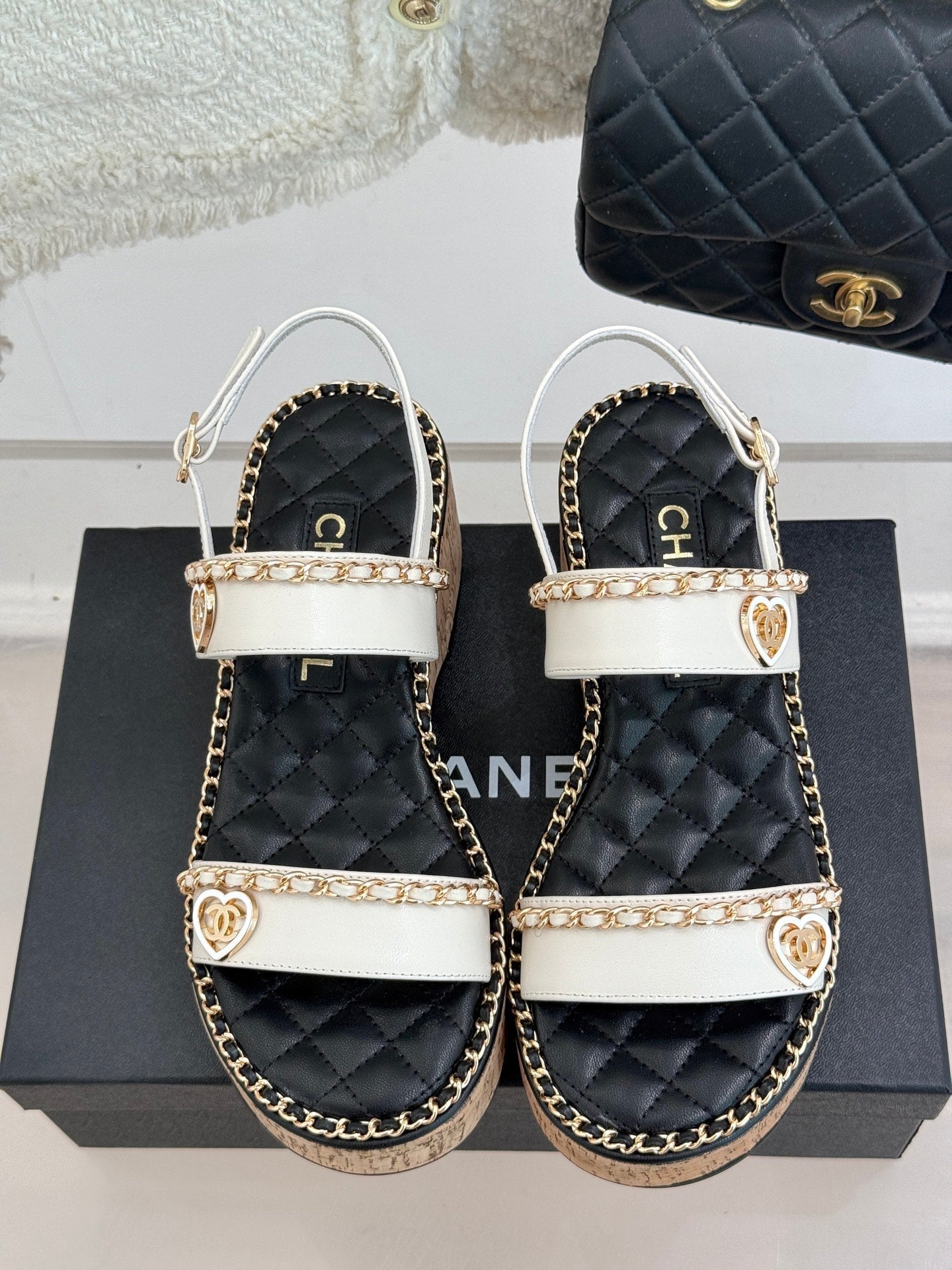 THICK-SOLED CHAIN HEART SANDAL IN WHITE LAMBSKIN - 35