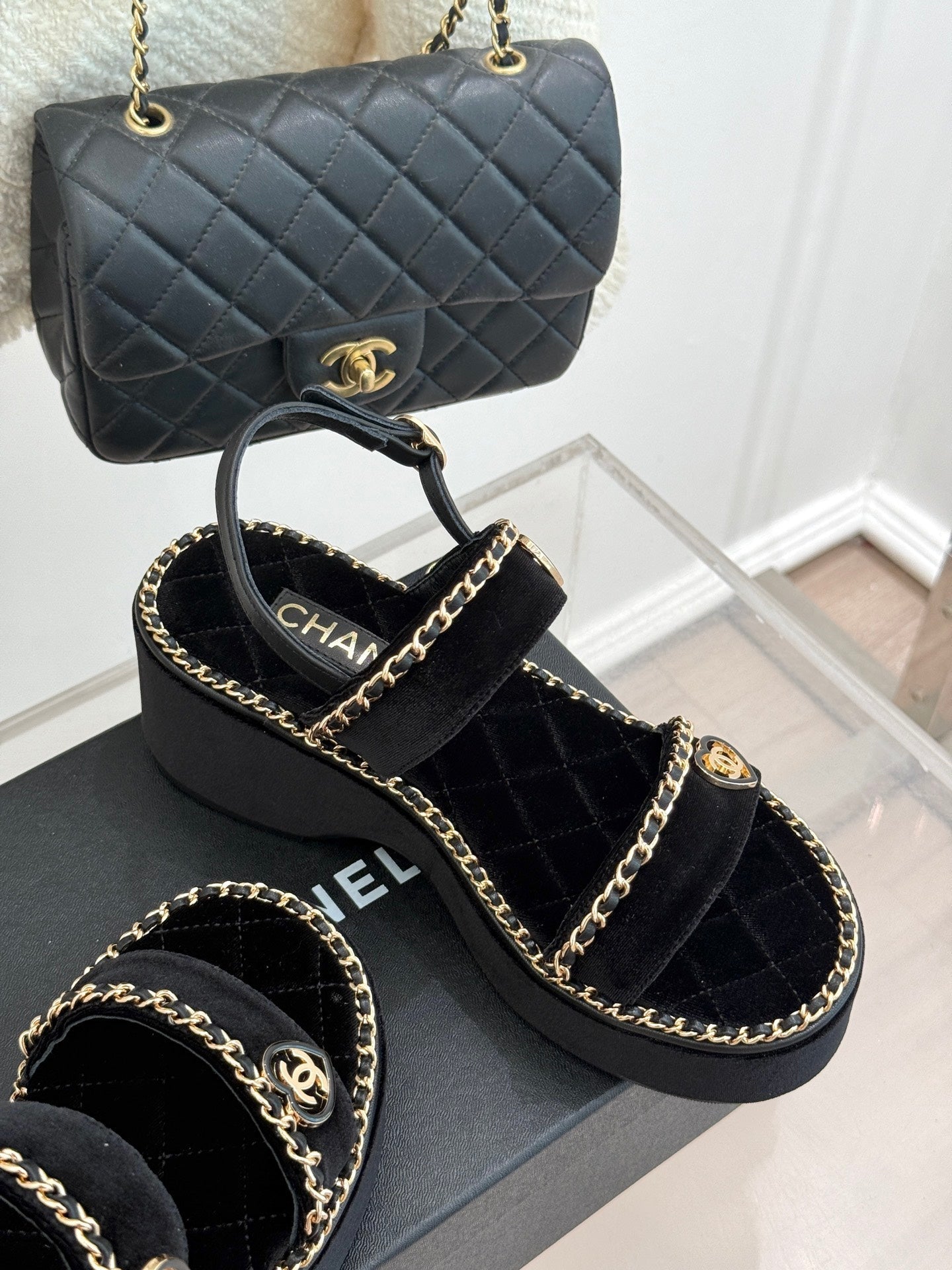 THICK-SOLED CHAIN HEART SANDAL IN BLACK VELVET - 35