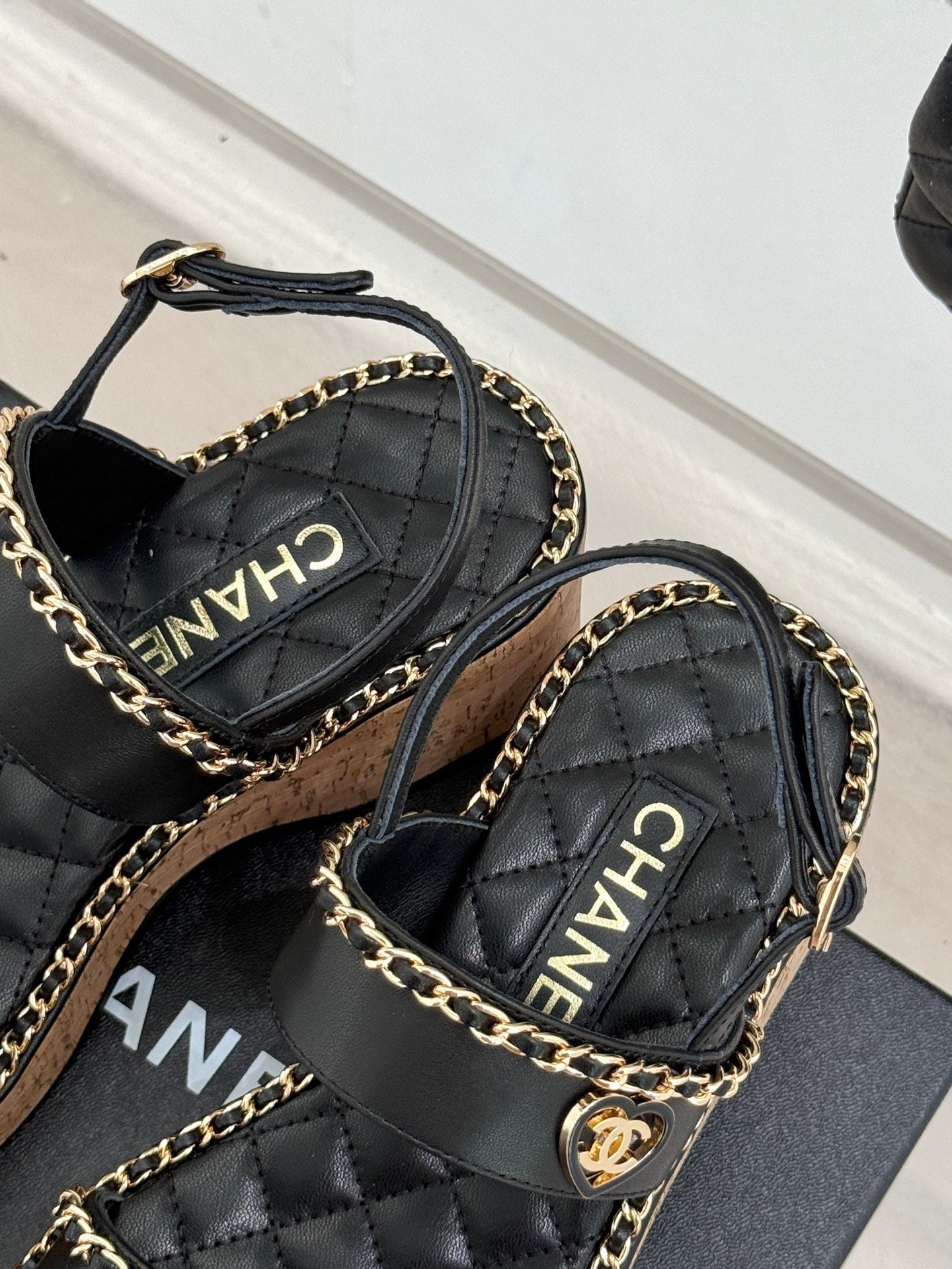 THICK-SOLED CHAIN HEART SANDAL IN BLACK LAMBSKIN - 35