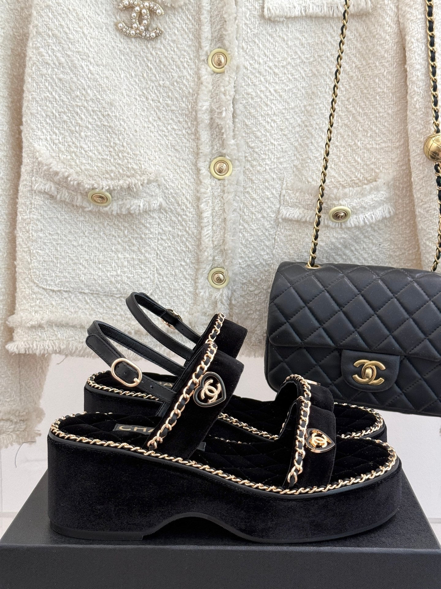 THICK-SOLED CHAIN HEART SANDAL IN BLACK VELVET - 35
