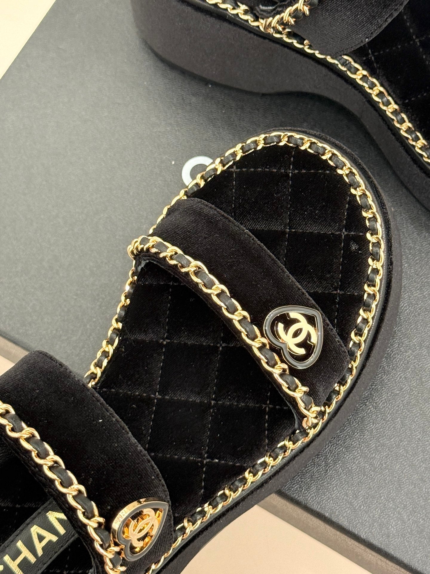 THICK-SOLED CHAIN HEART SANDAL IN BLACK VELVET - 35