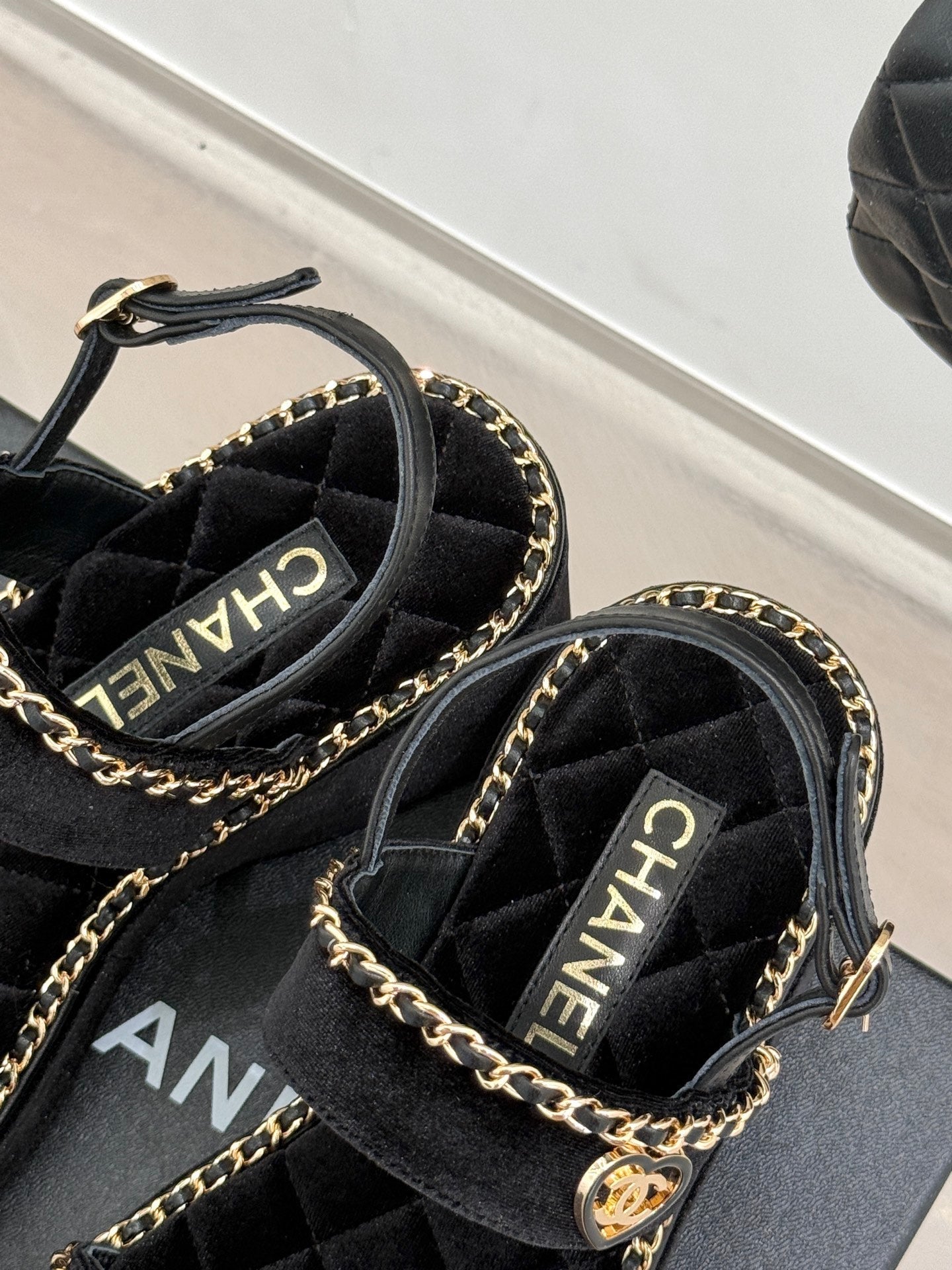 THICK-SOLED CHAIN HEART SANDAL IN BLACK VELVET - 35