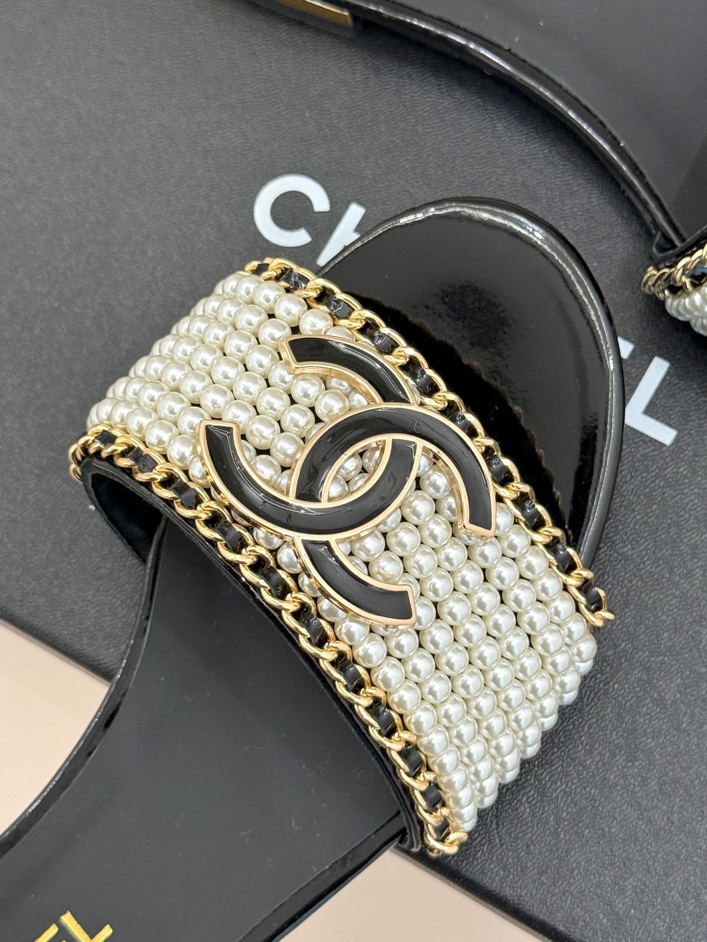 CC SLIDE SANDALS IN BLACK AND WHITE PEARL - 35