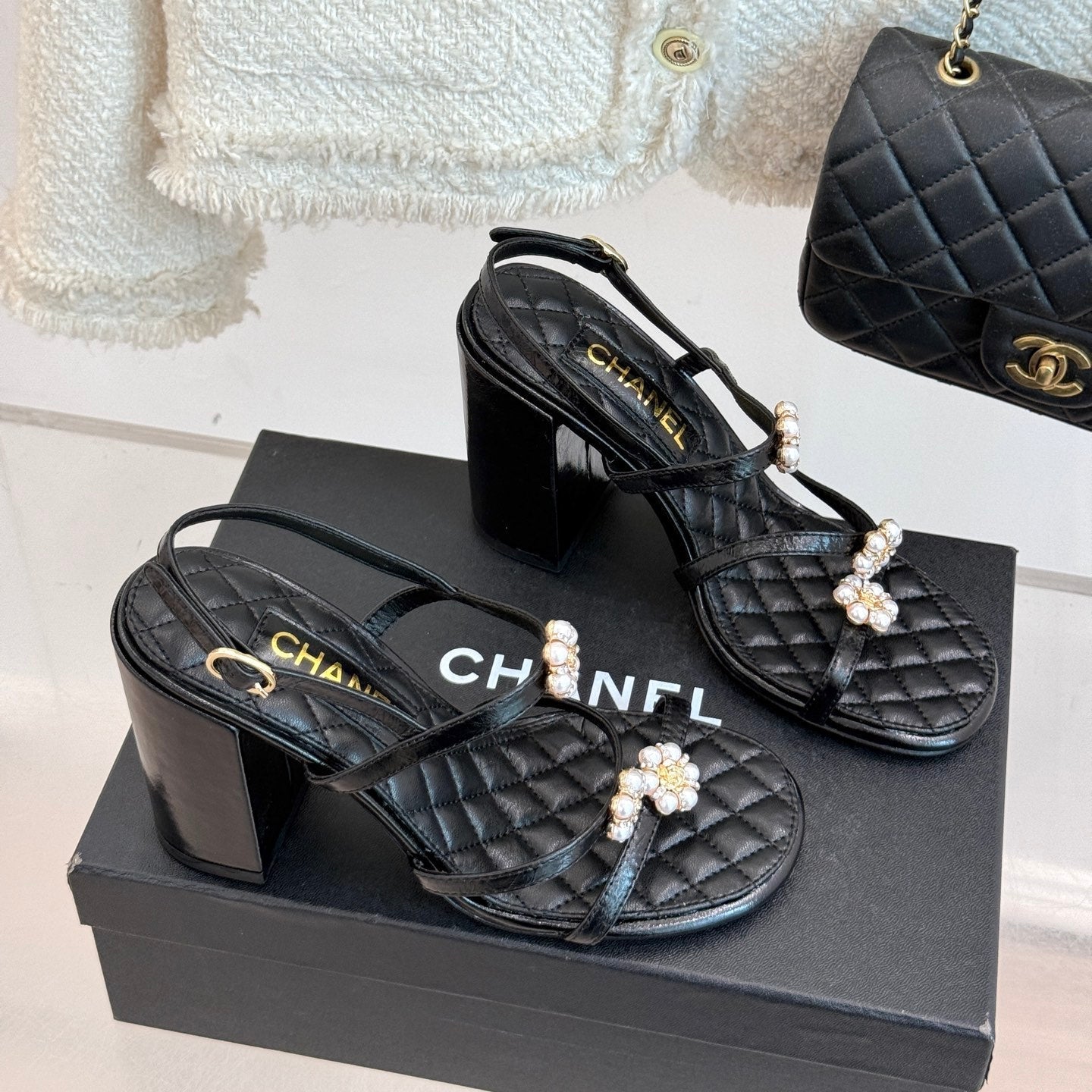HIGH HEELS SANDAL IN BLACK LAMBSKIN PEARL FLOWERS - 35