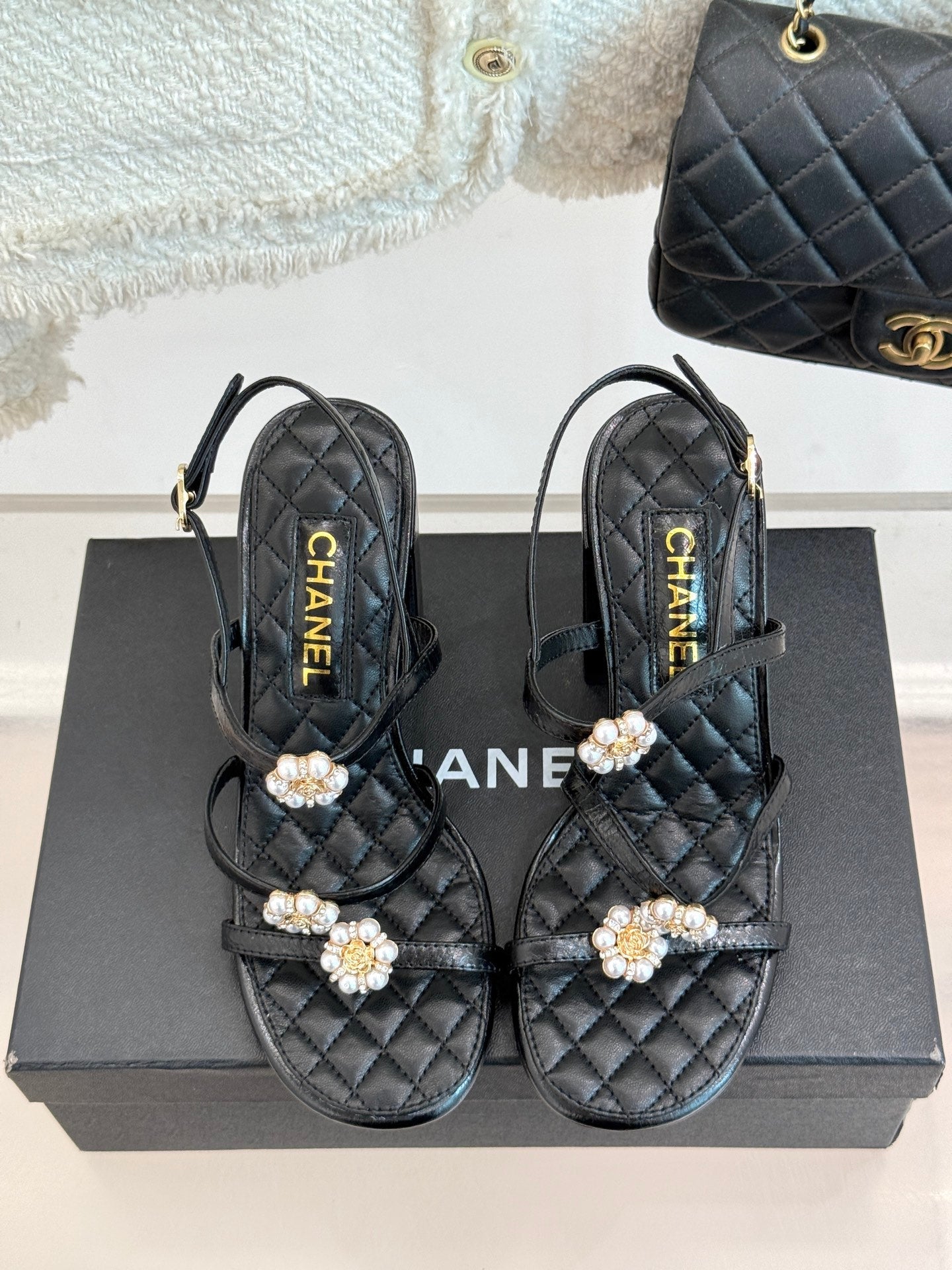 HIGH HEELS SANDAL IN BLACK LAMBSKIN PEARL FLOWERS - 35