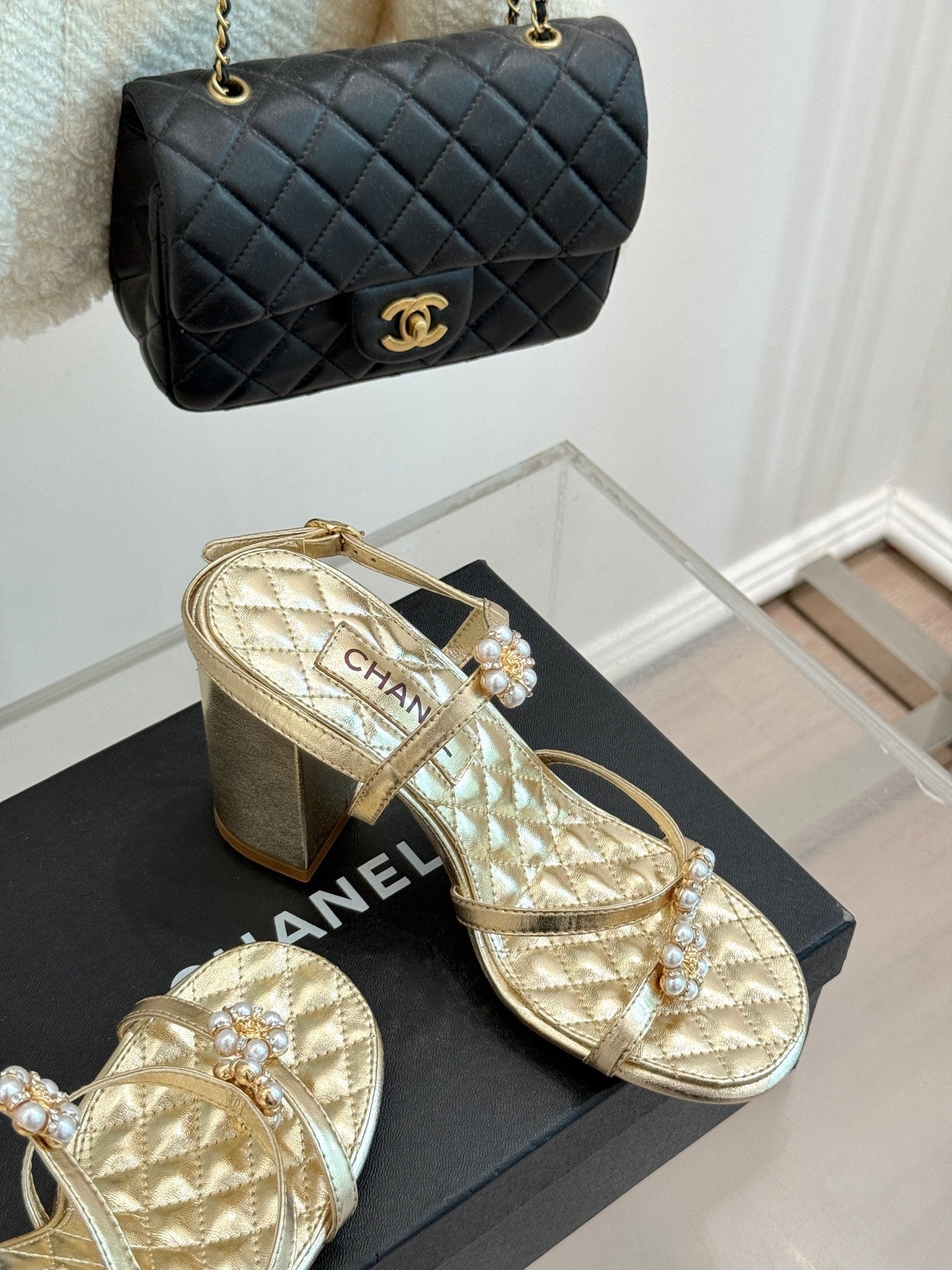 HIGH HEELS SANDAL IN GOLD LAMBSKIN PEARL FLOWERS - 35