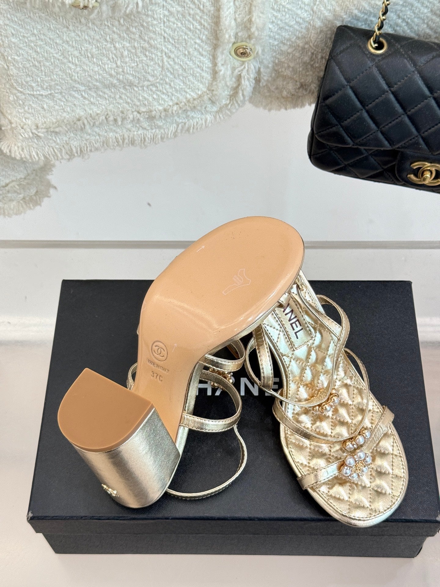 HIGH HEELS SANDAL IN GOLD LAMBSKIN PEARL FLOWERS - 35