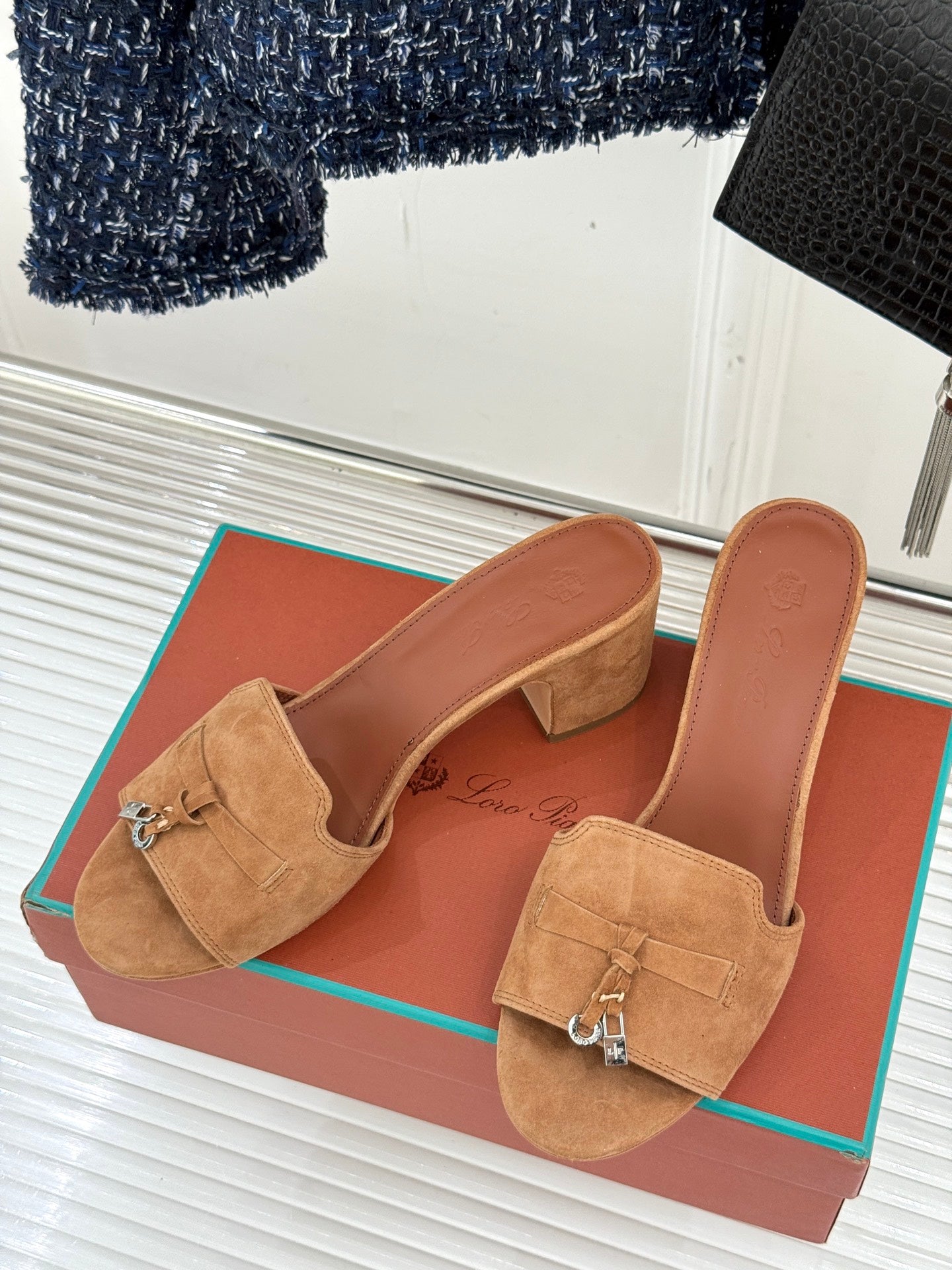 HIGH HEELS IN BROWN SUEDE AND LAMBSKIN - 35