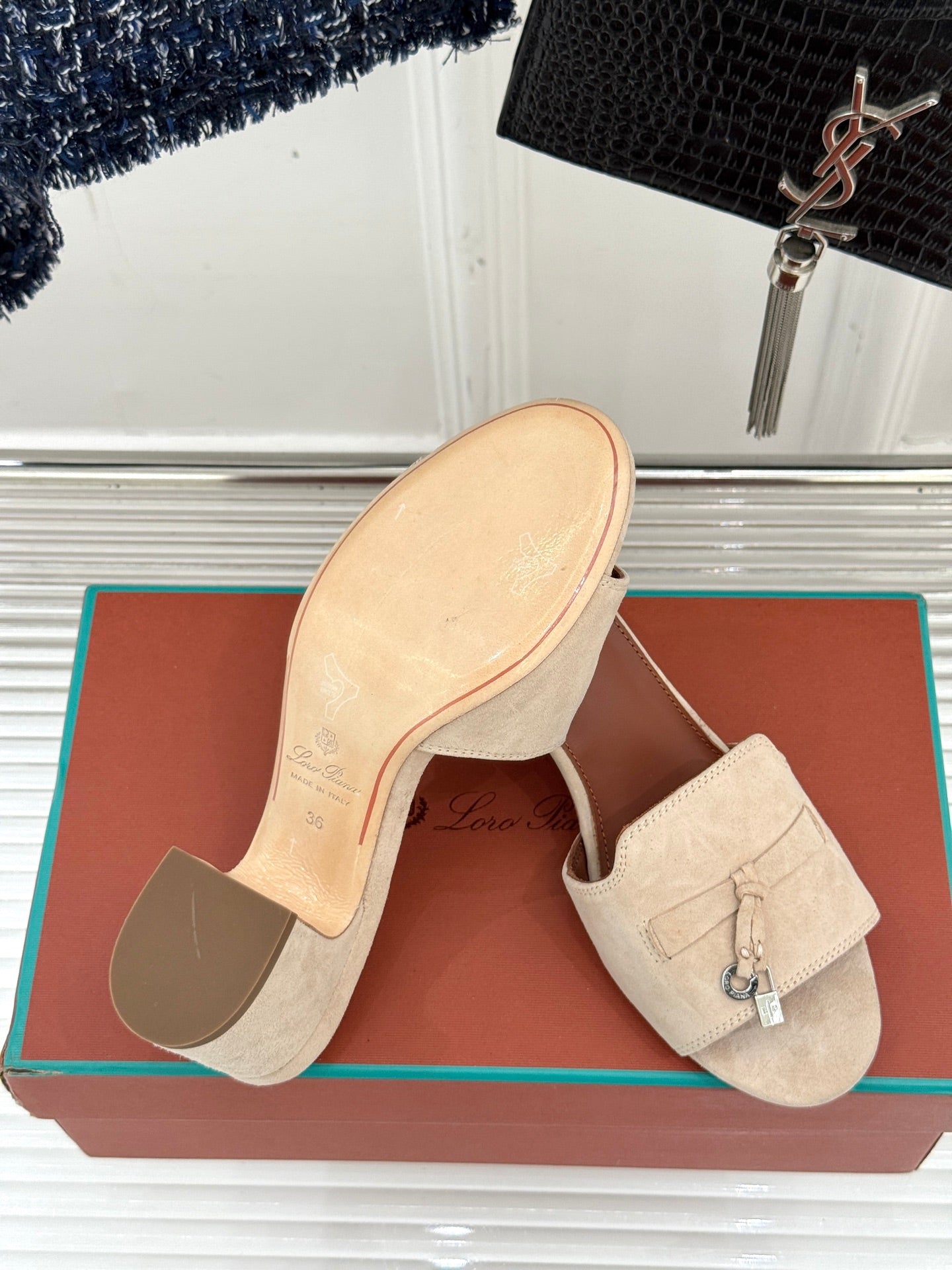 HIGH HEELS IN BEIGE SUEDE AND LAMBSKIN - 35