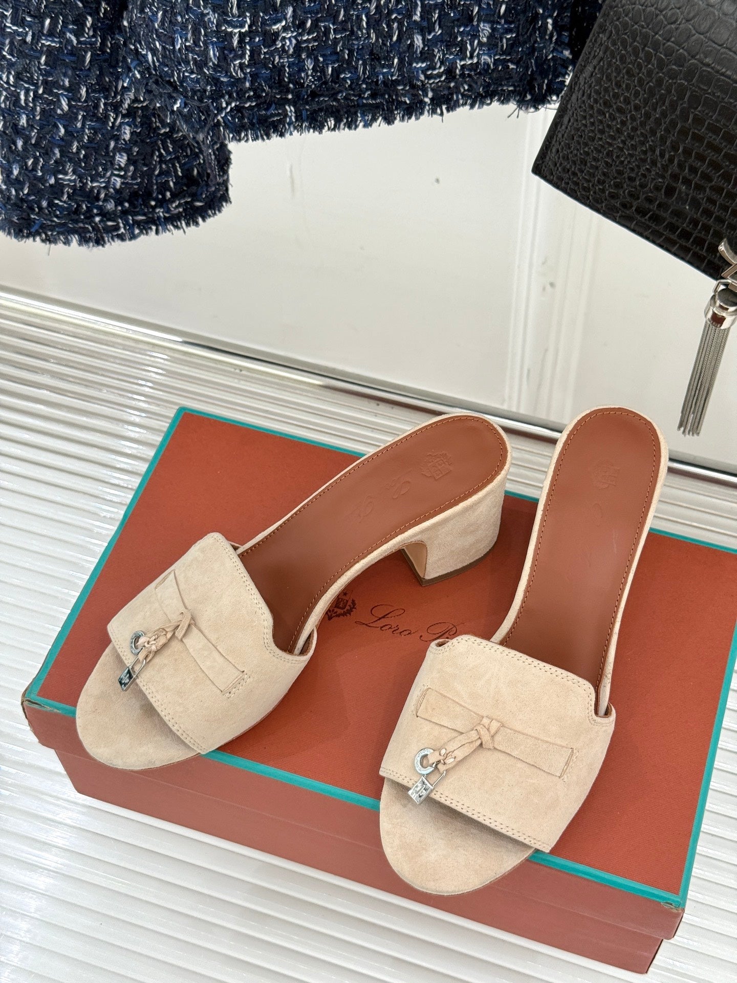 HIGH HEELS IN BEIGE SUEDE AND LAMBSKIN - 35