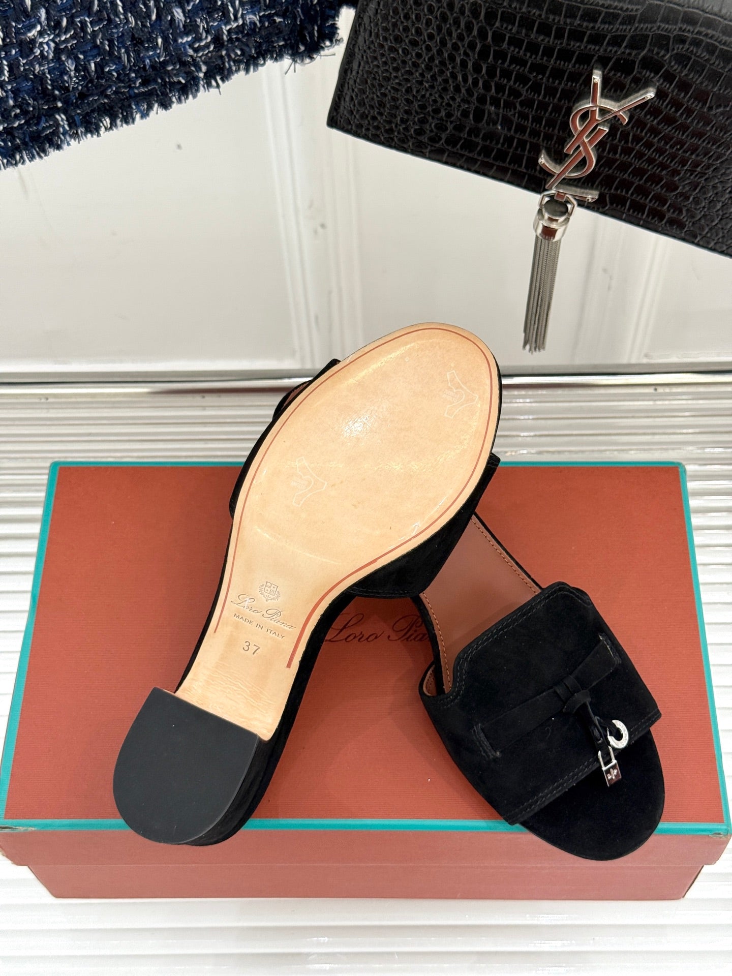 HIGH HEELS IN BLACK SUEDE AND LAMBSKIN - 35