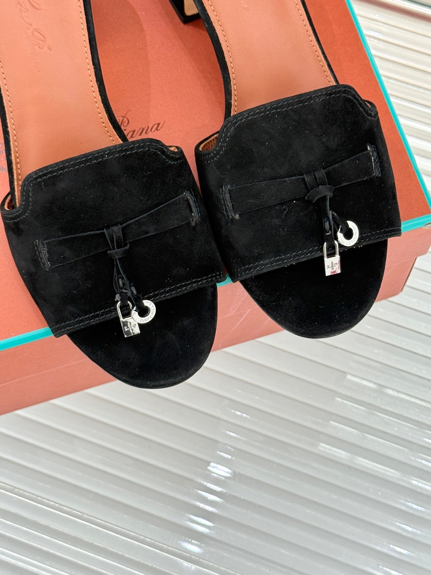 HIGH HEELS IN BLACK SUEDE AND LAMBSKIN - 35