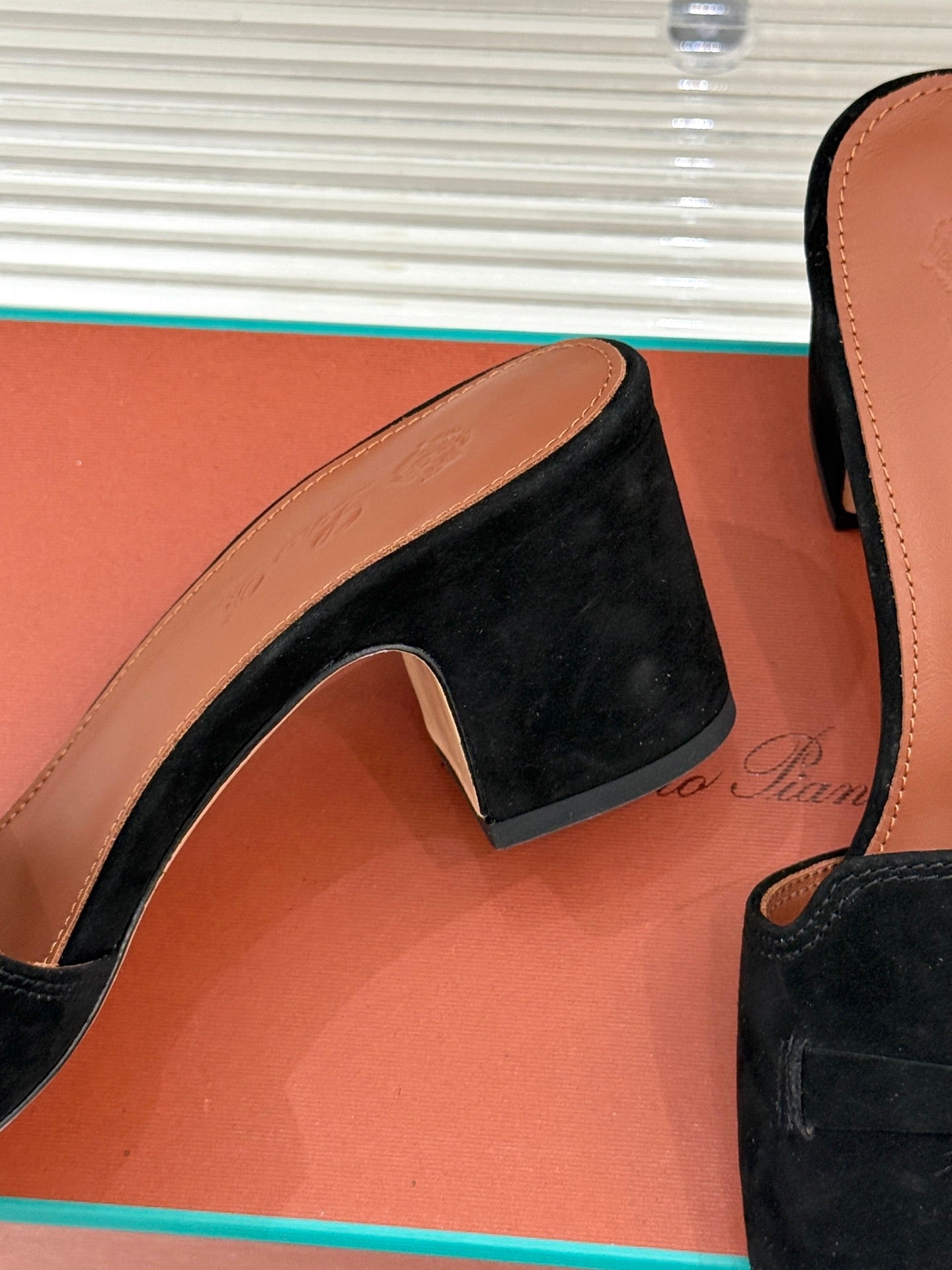 HIGH HEELS IN BLACK SUEDE AND LAMBSKIN - 35