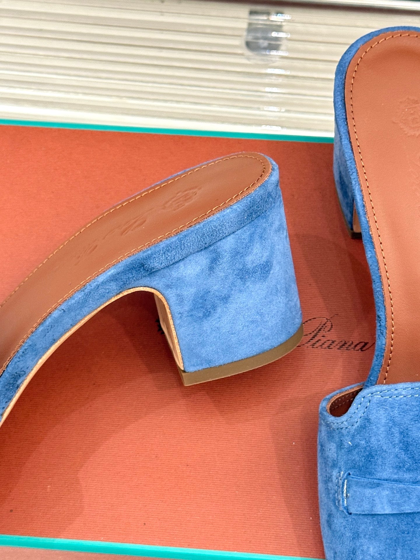 HIGH HEELS IN BLUE SUEDE AND LAMBSKIN - 35