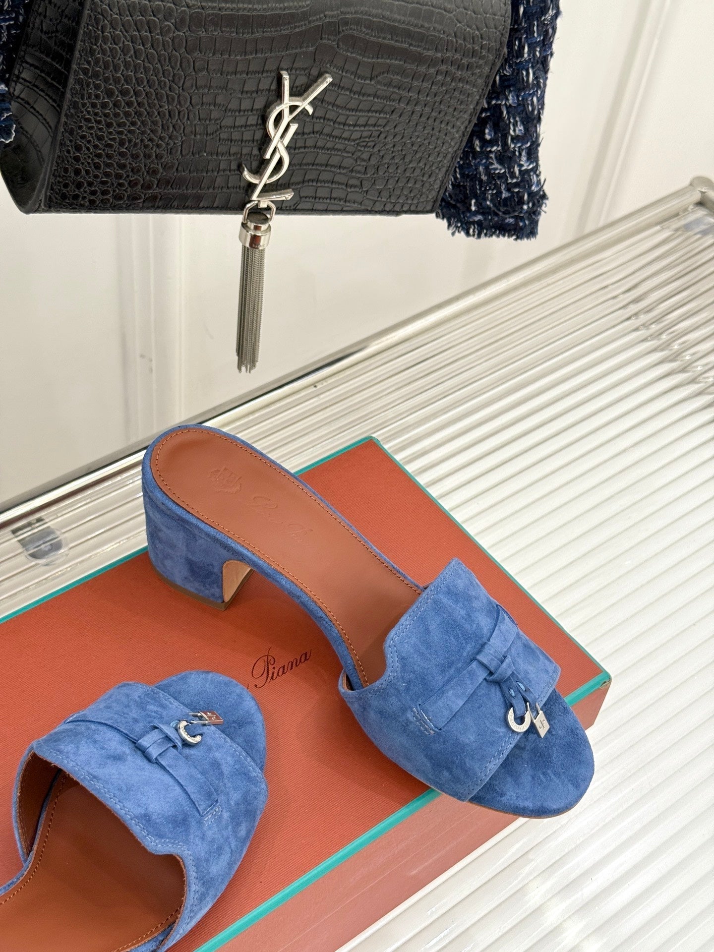 HIGH HEELS IN BLUE SUEDE AND LAMBSKIN - 35