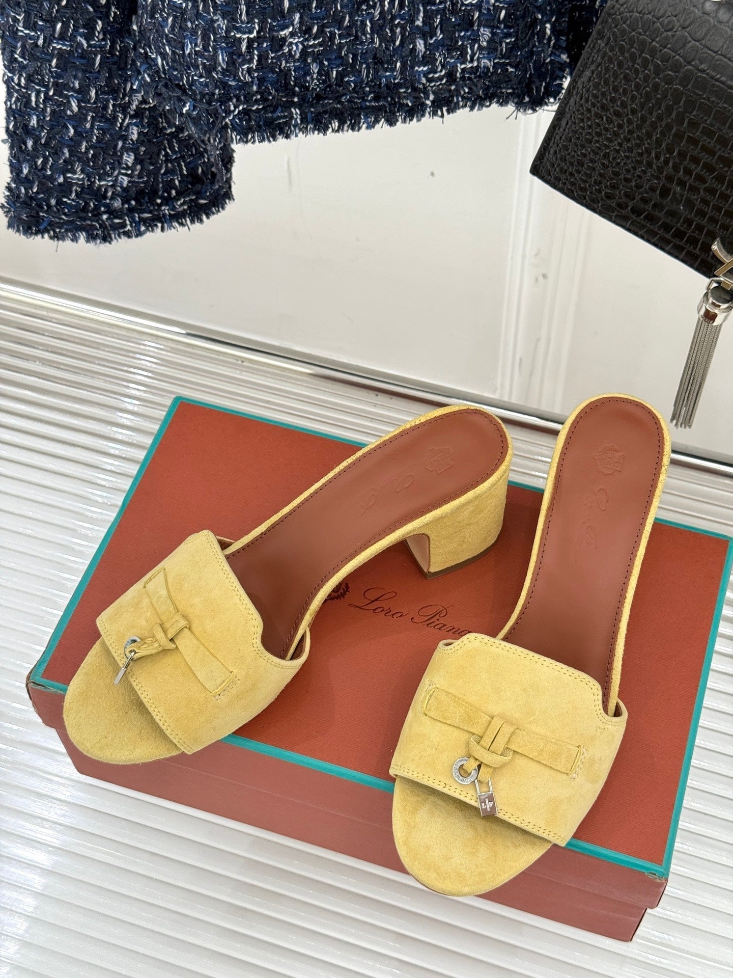 HIGH HEELS IN YELLOW SUEDE AND LAMBSKIN - 35