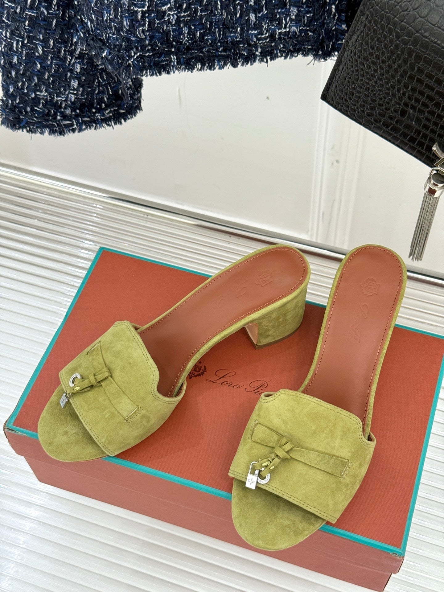 HIGH HEELS IN MOSS YELLOW SUEDE AND LAMBSKIN - 35