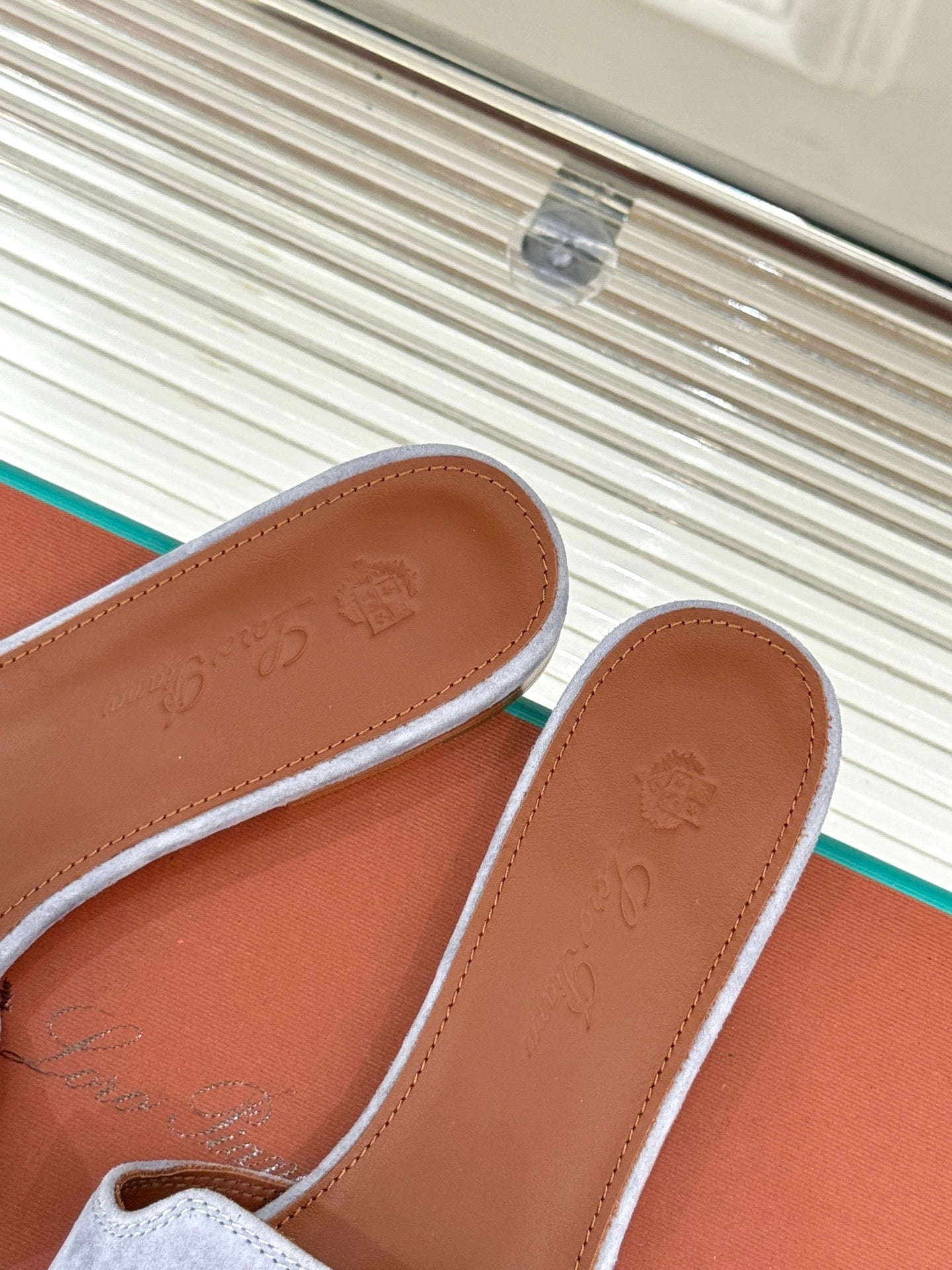 FLAT SANDALS IN GREY SUEDE AND LAMBSKIN - 35