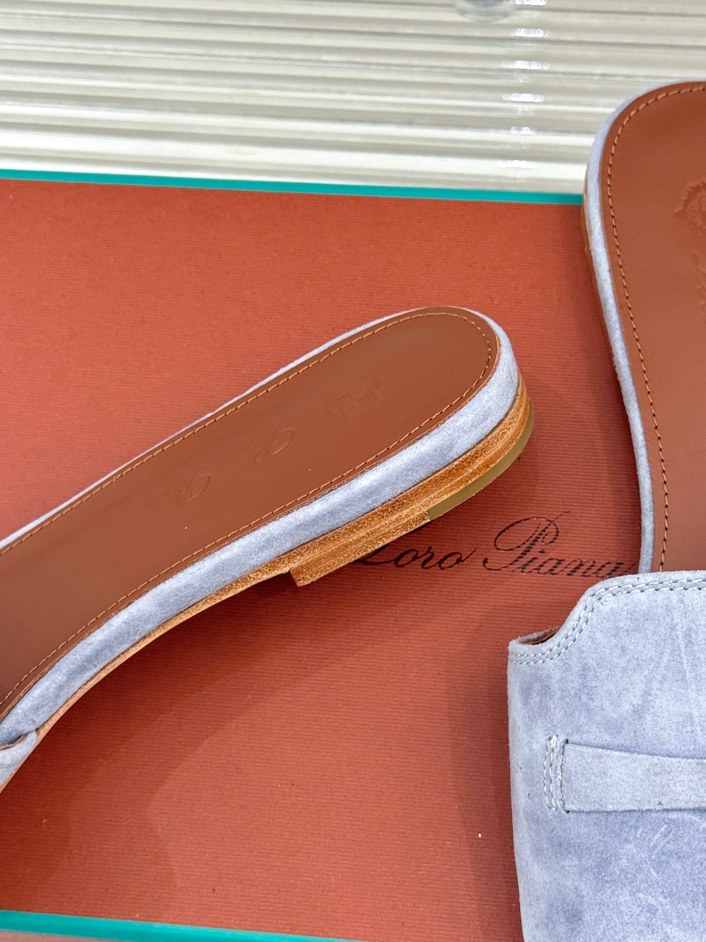 FLAT SANDALS IN GREY SUEDE AND LAMBSKIN - 35