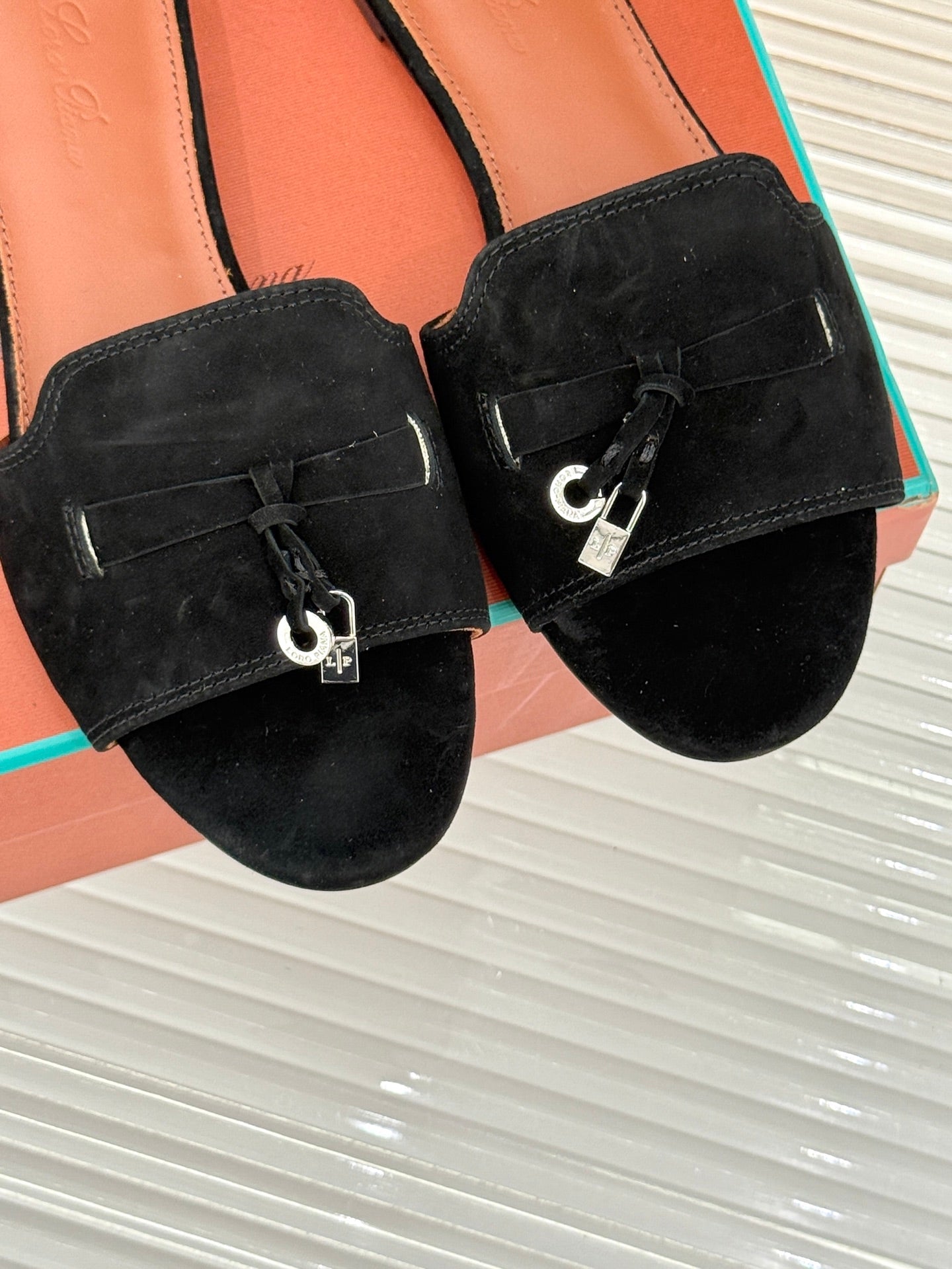 FLAT SANDALS IN BLACK SUEDE AND LAMBSKIN - 35