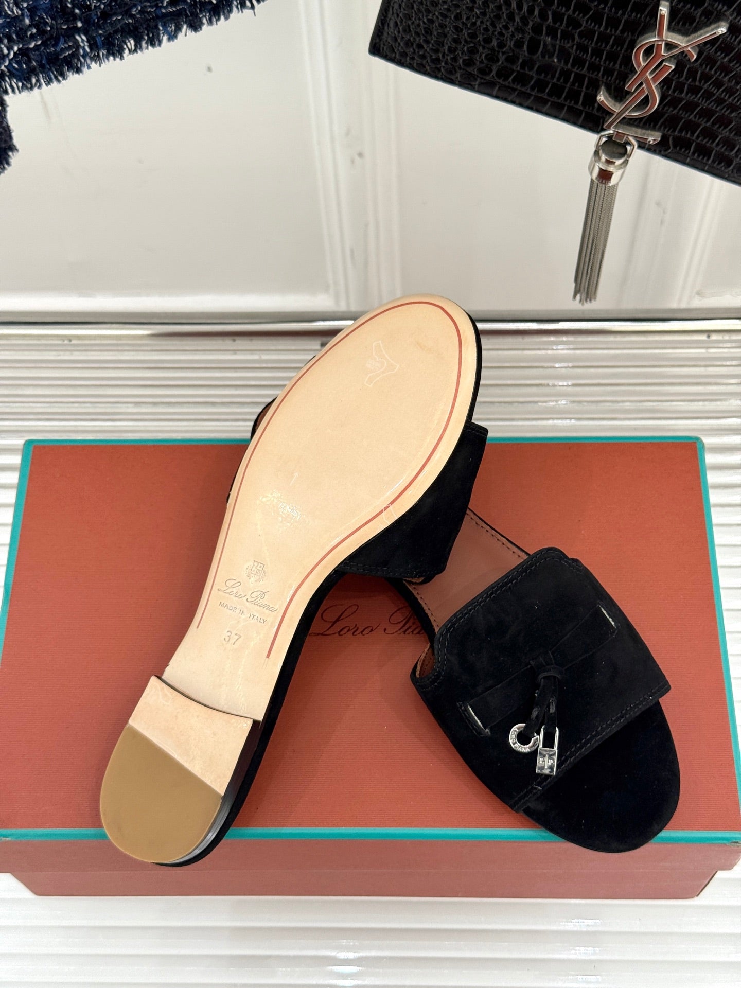 FLAT SANDALS IN BLACK SUEDE AND LAMBSKIN - 35