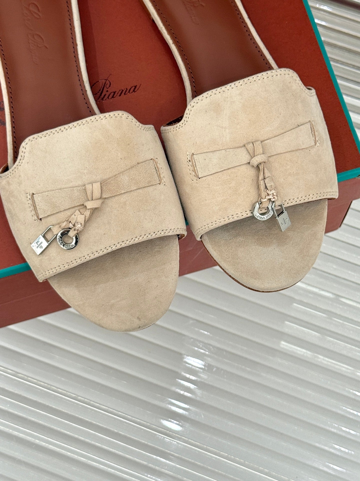 FLAT SANDALS IN BEIGE SUEDE AND LAMBSKIN - 35