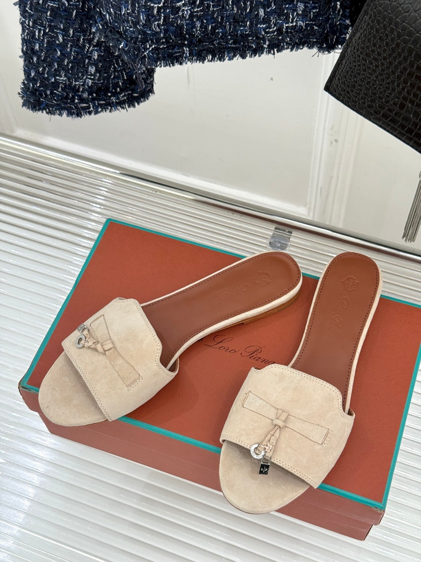 FLAT SANDALS IN BEIGE SUEDE AND LAMBSKIN - 35